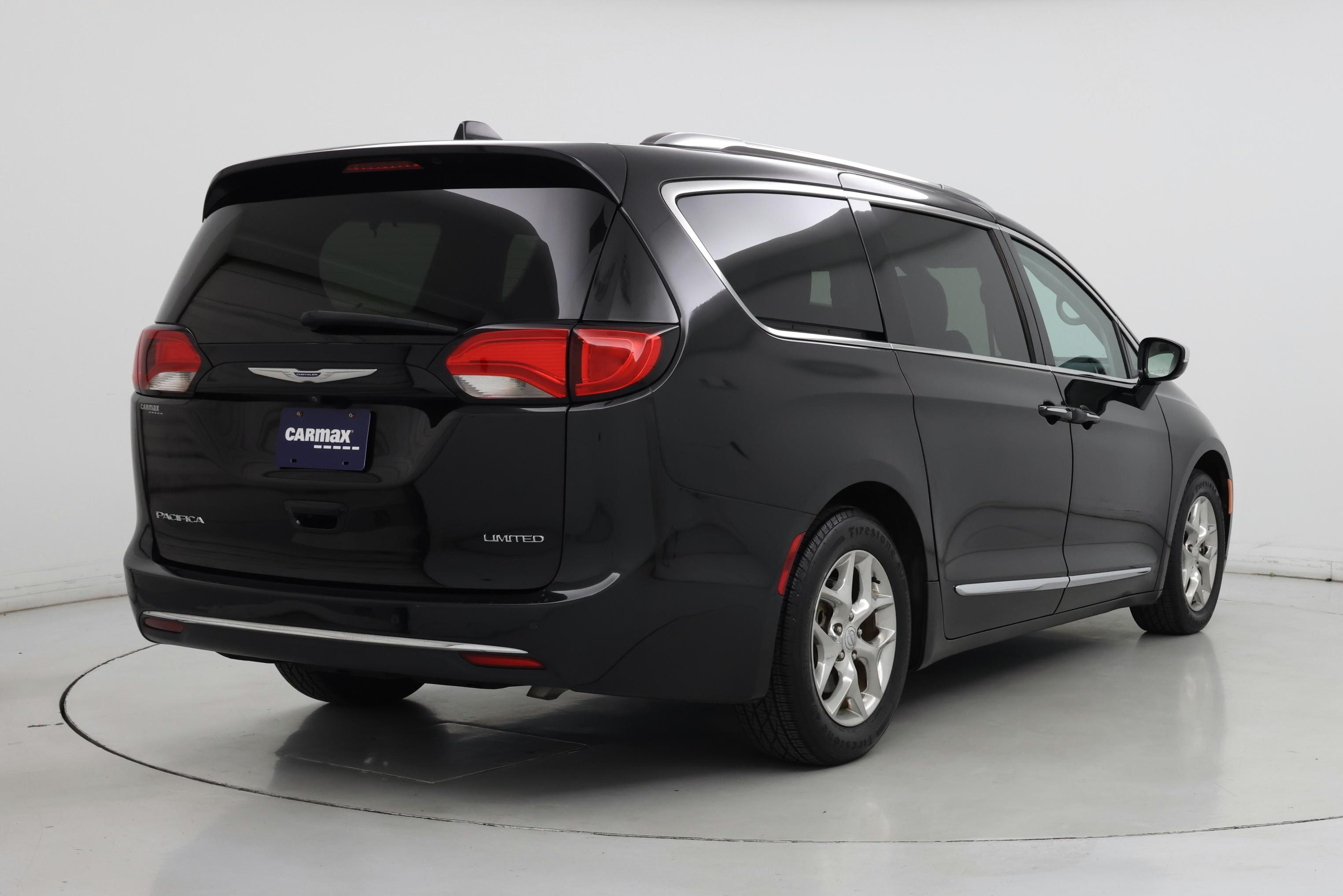 Thumbnail: 2019 Chrysler Pacifica - 8