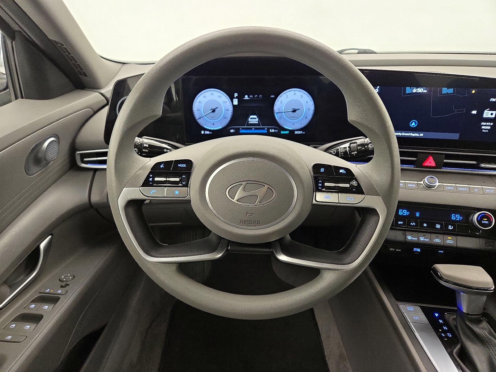Thumbnail: 2024 Hyundai Elantra - 10