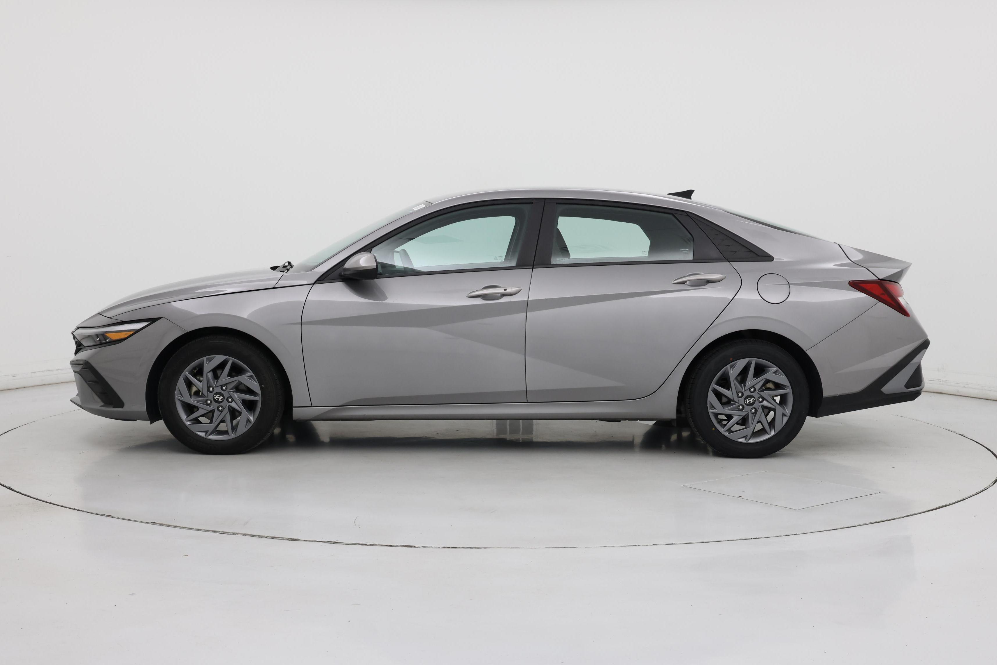 Thumbnail: 2024 Hyundai Elantra - 3