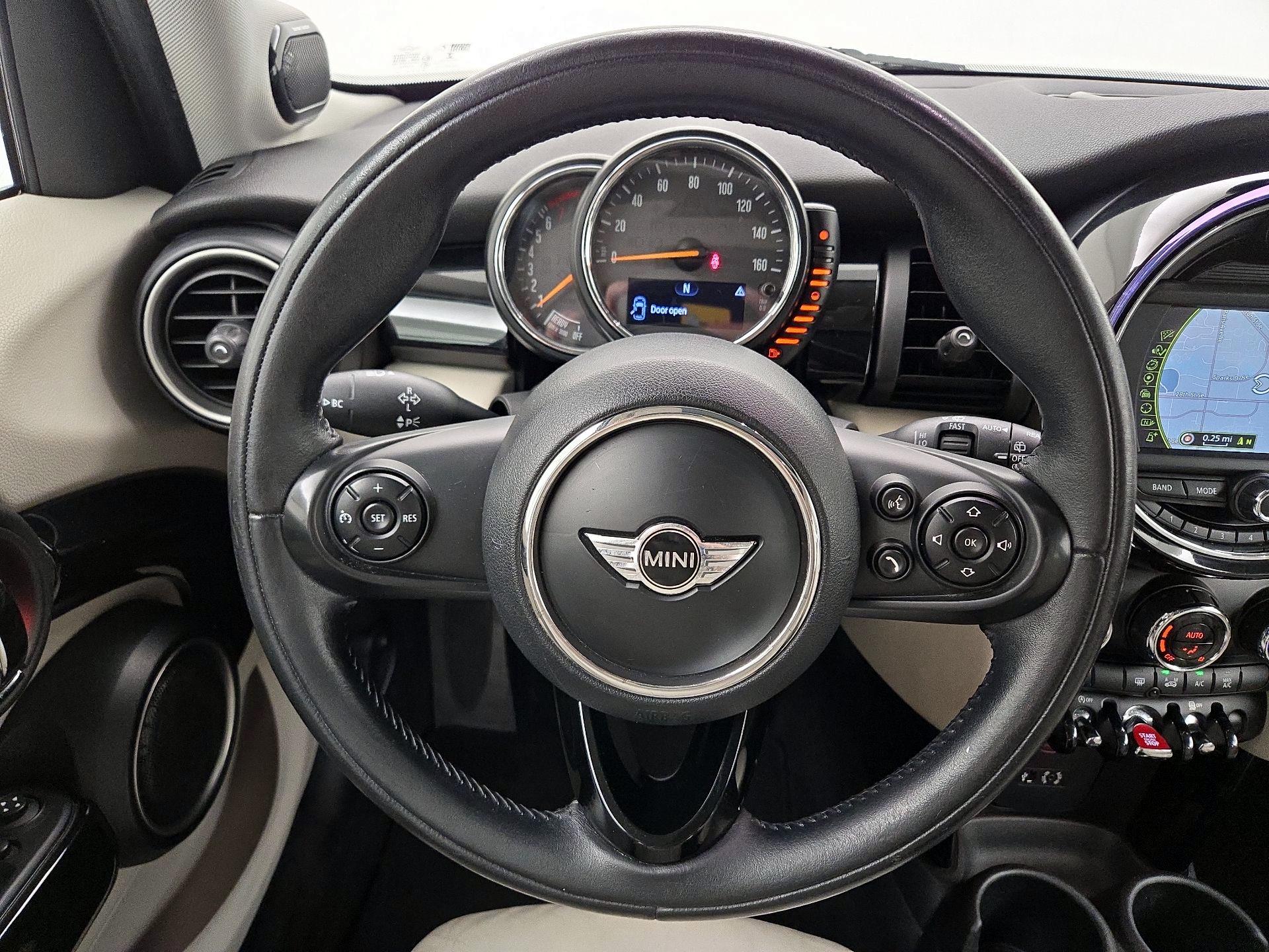 Thumbnail: 2015 MINI Cooper Hardtop - 10
