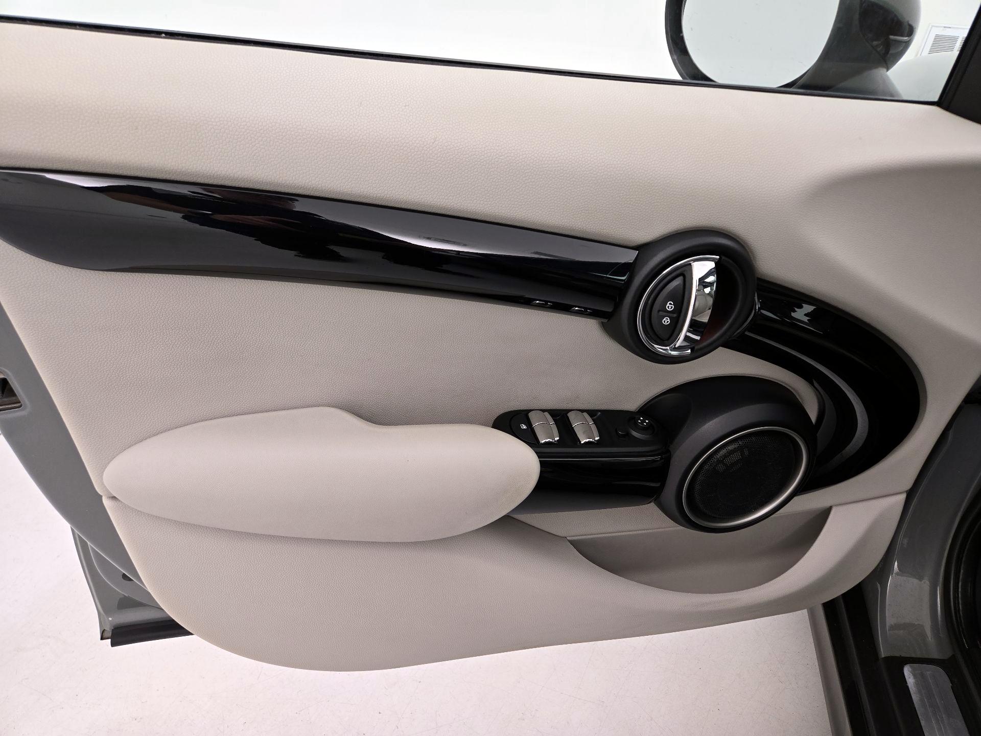 Thumbnail: 2015 MINI Cooper Hardtop - 12