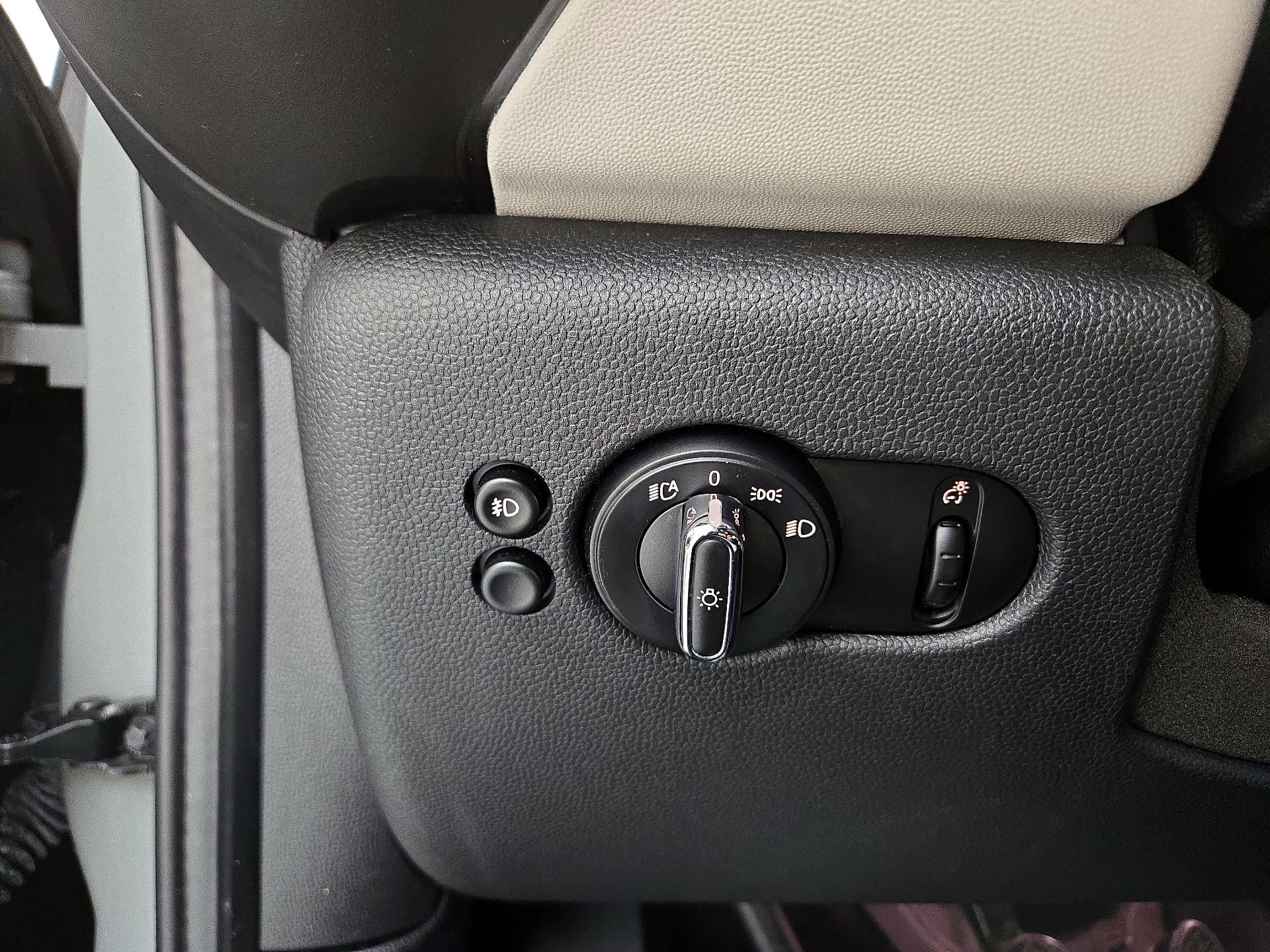 Thumbnail: 2015 MINI Cooper Hardtop - 13