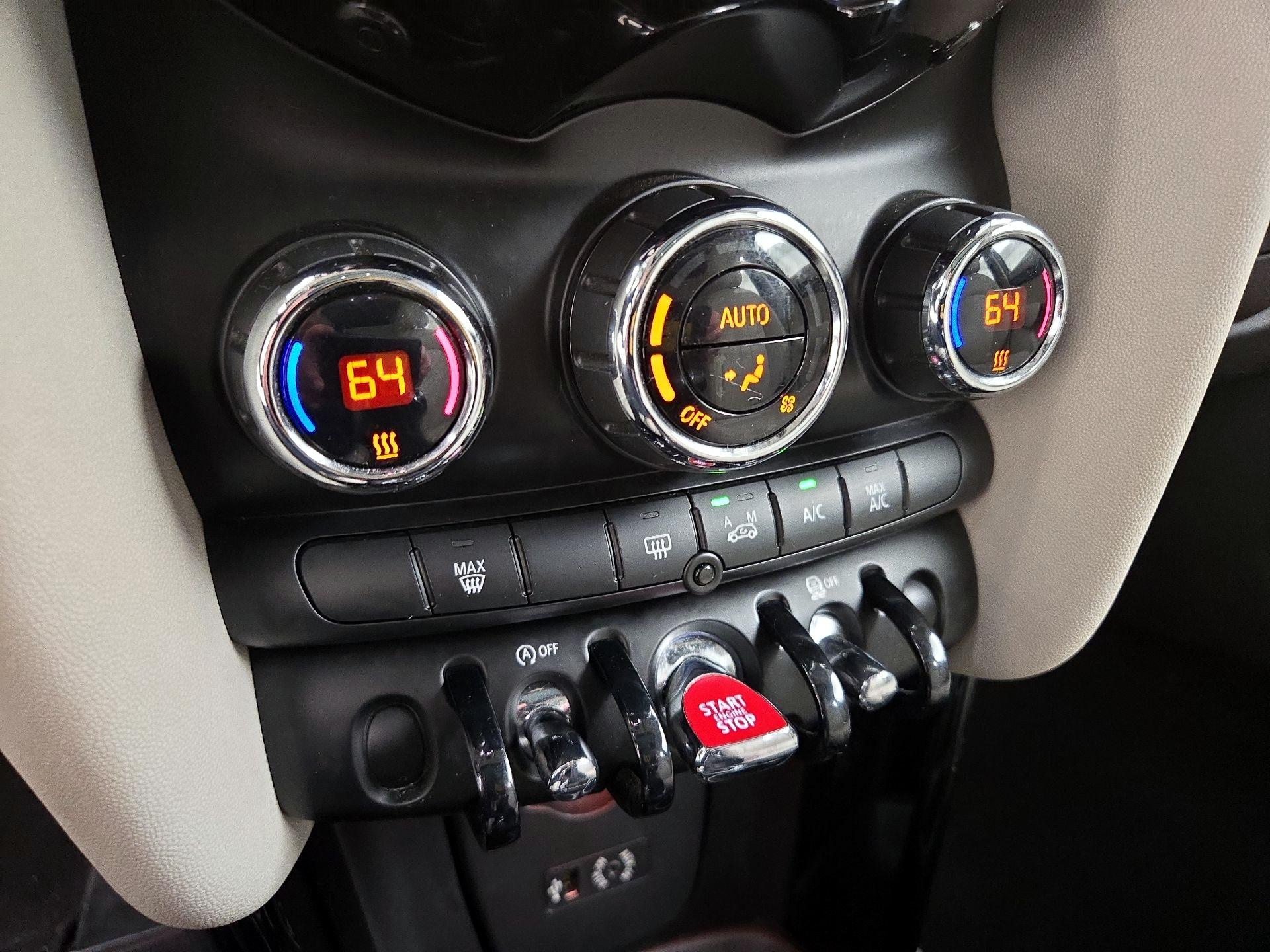 Thumbnail: 2015 MINI Cooper Hardtop - 17