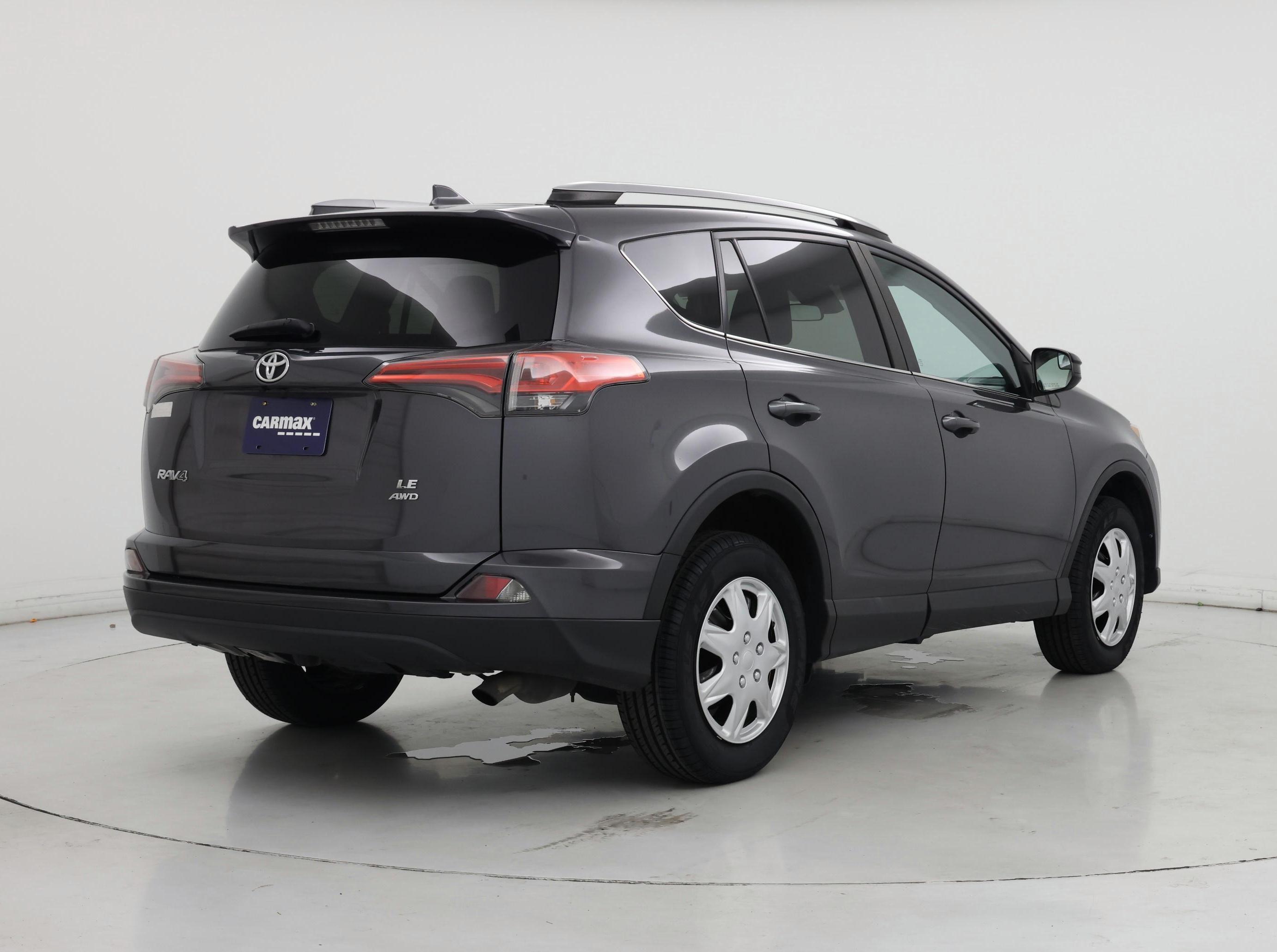 Thumbnail: 2017 Toyota RAV4 - 8