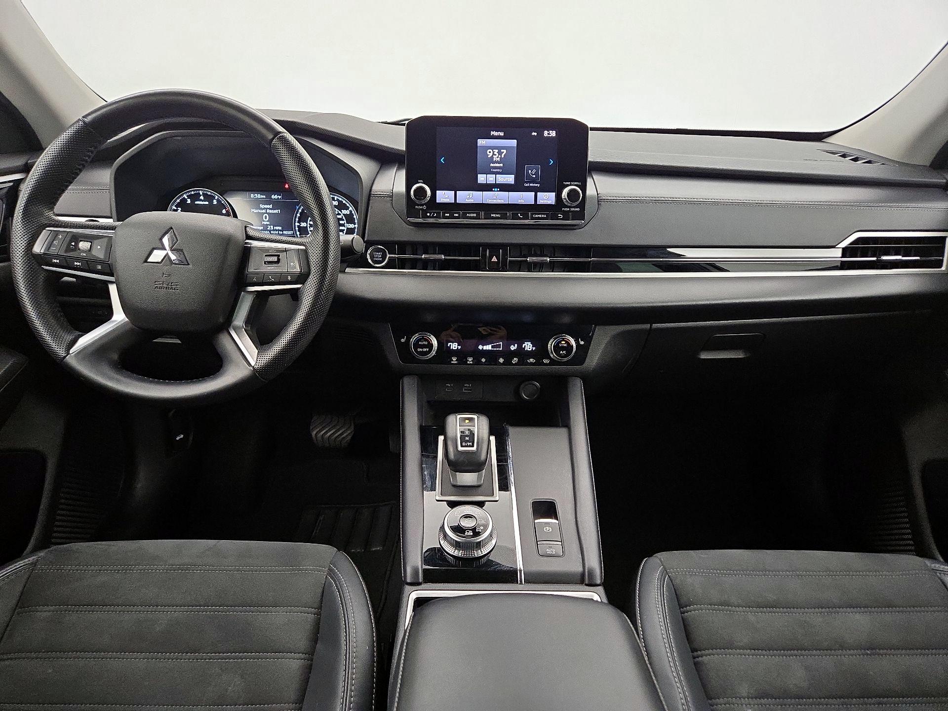 Thumbnail: 2023 Mitsubishi Outlander - 9