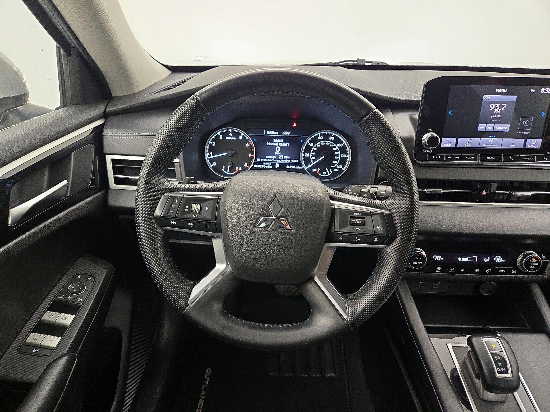 Thumbnail: 2023 Mitsubishi Outlander - 10