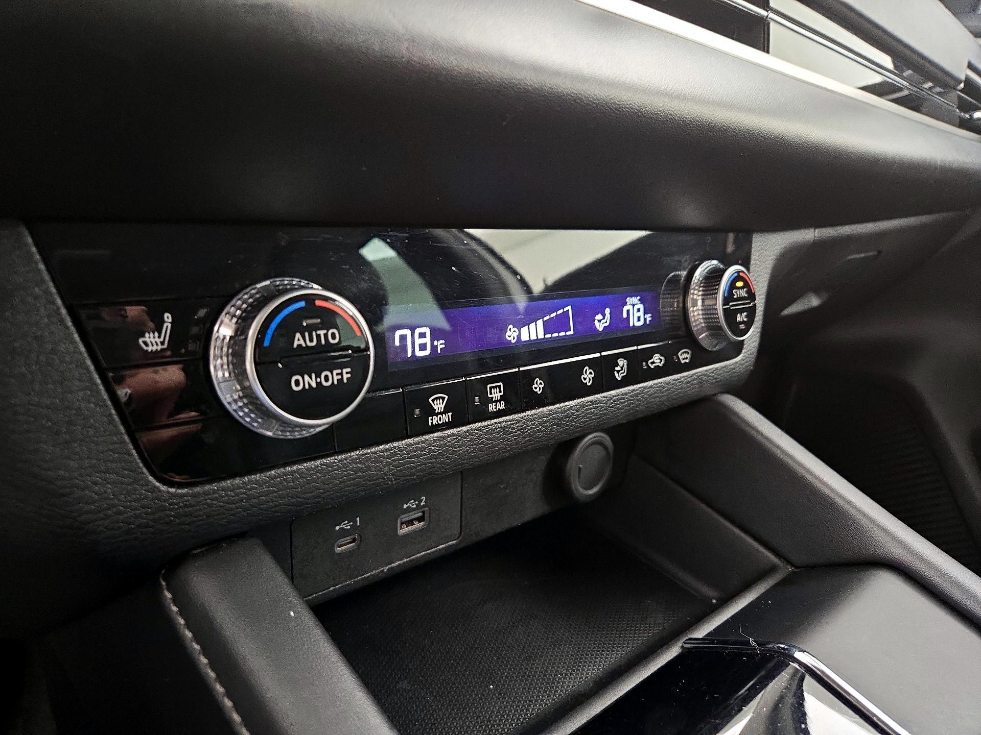 Thumbnail: 2023 Mitsubishi Outlander - 16