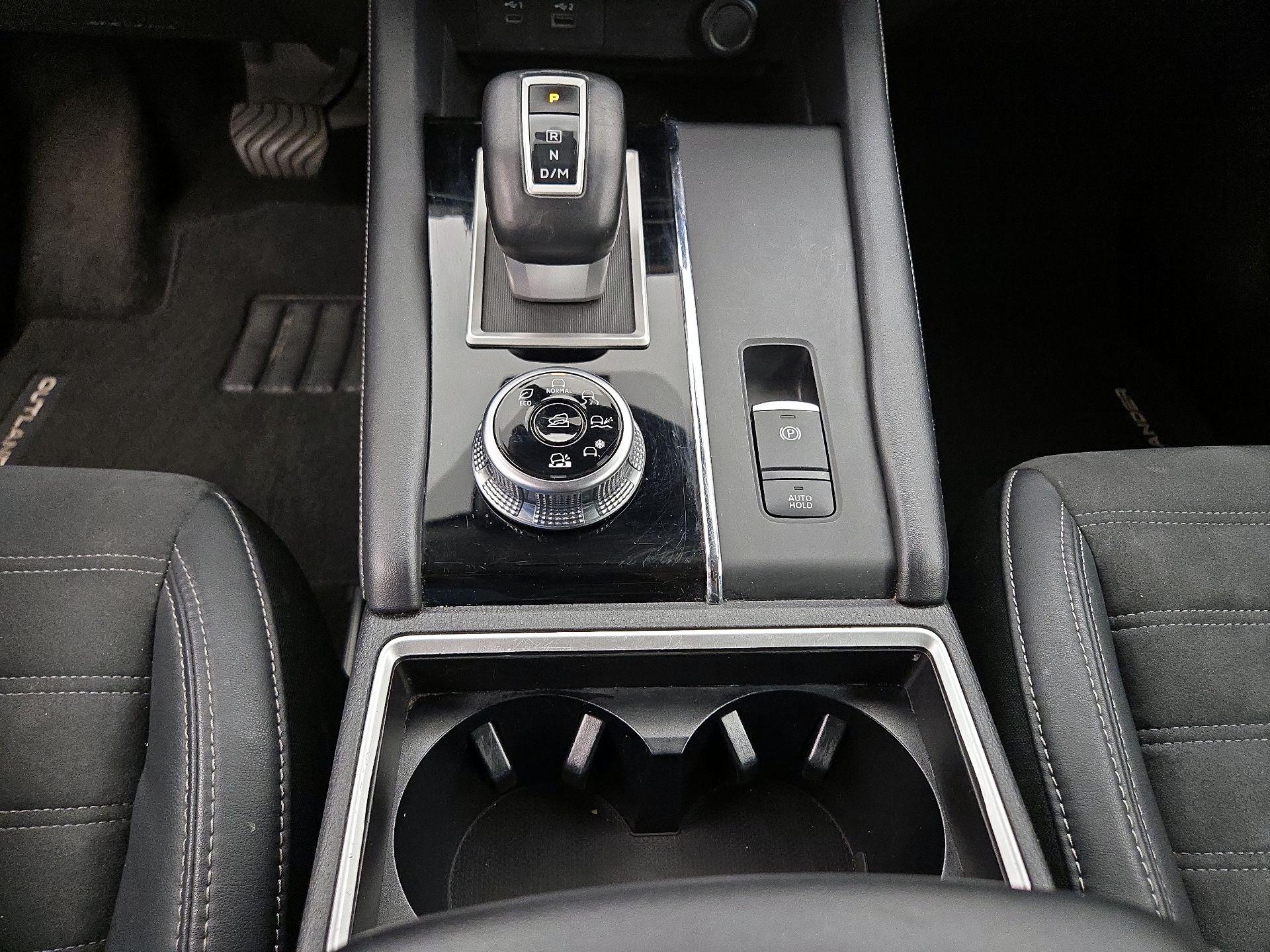 Thumbnail: 2023 Mitsubishi Outlander - 17