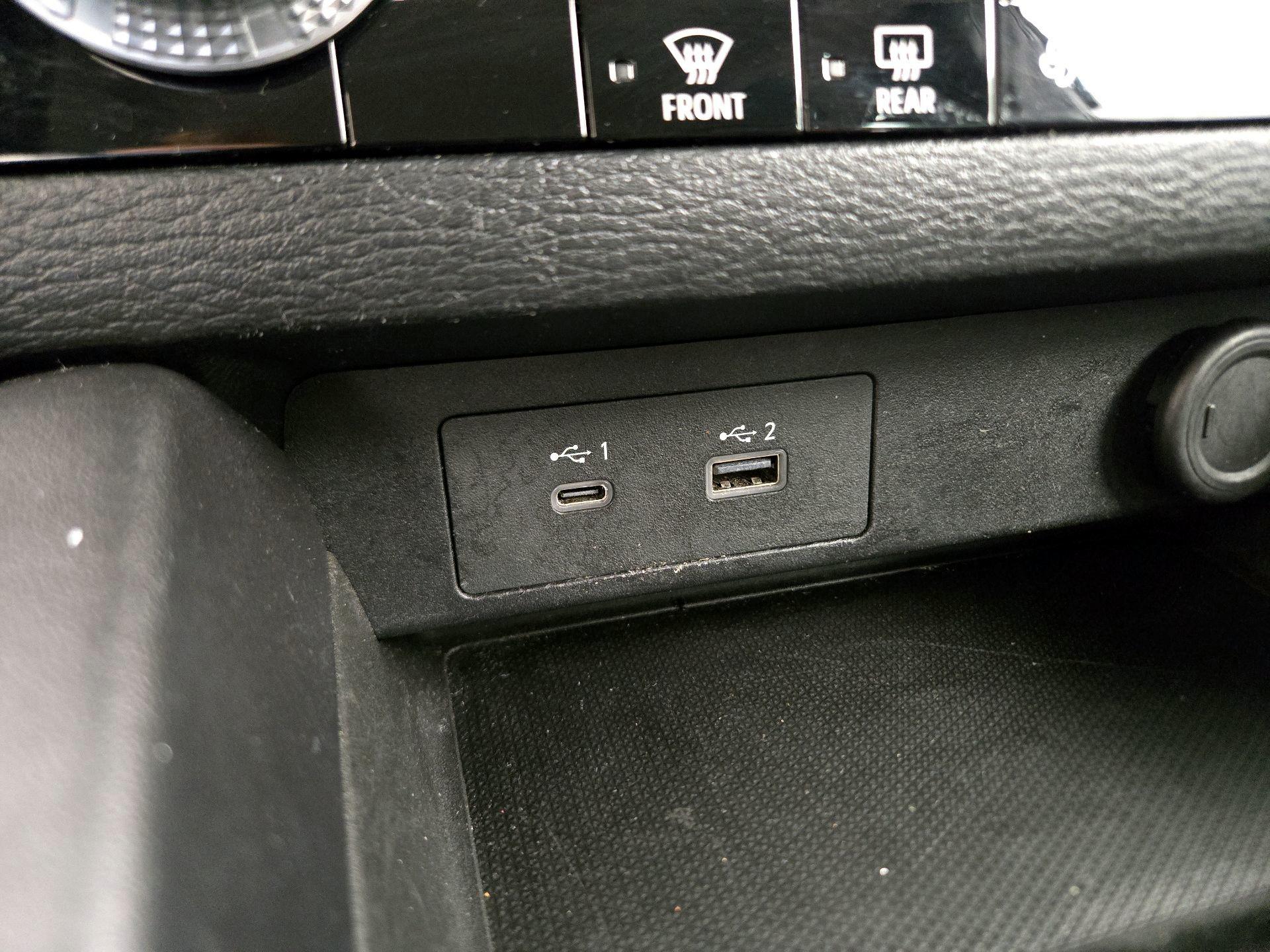 Thumbnail: 2023 Mitsubishi Outlander - 18