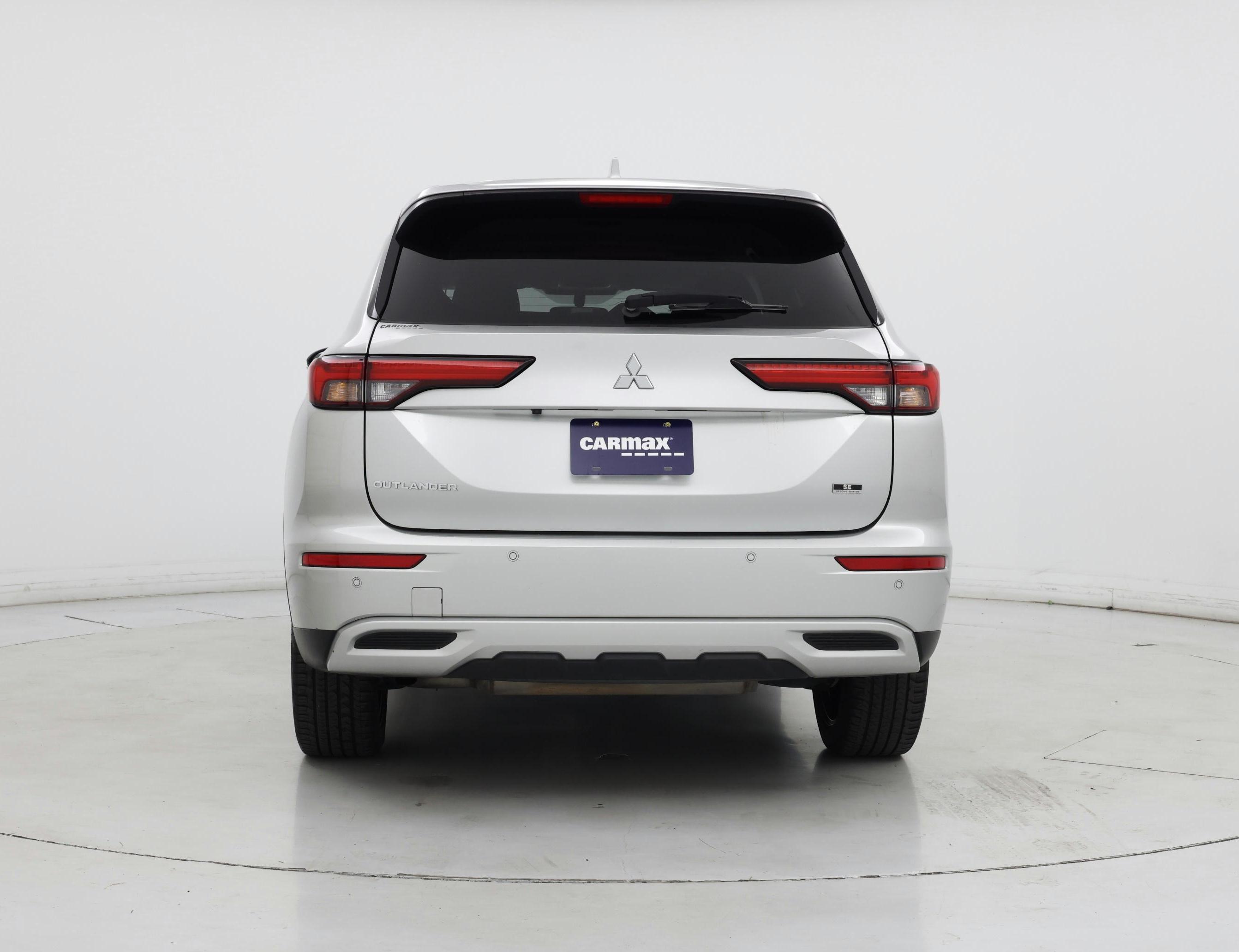 Thumbnail: 2023 Mitsubishi Outlander - 6