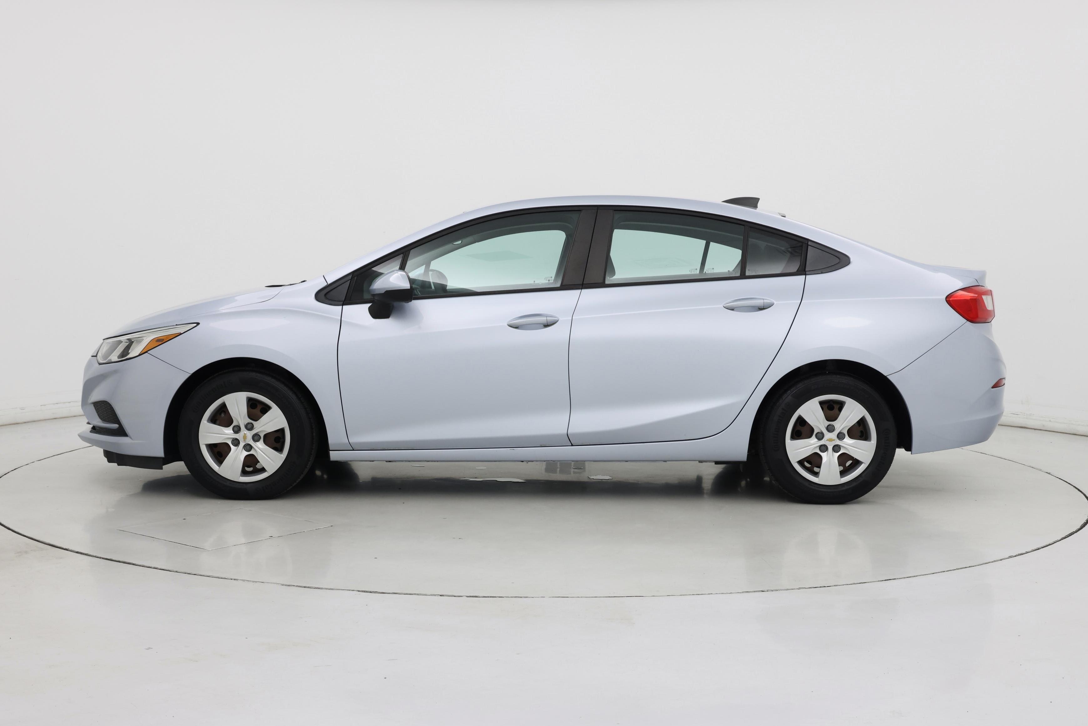 Thumbnail: 2017 Chevrolet Cruze - 3