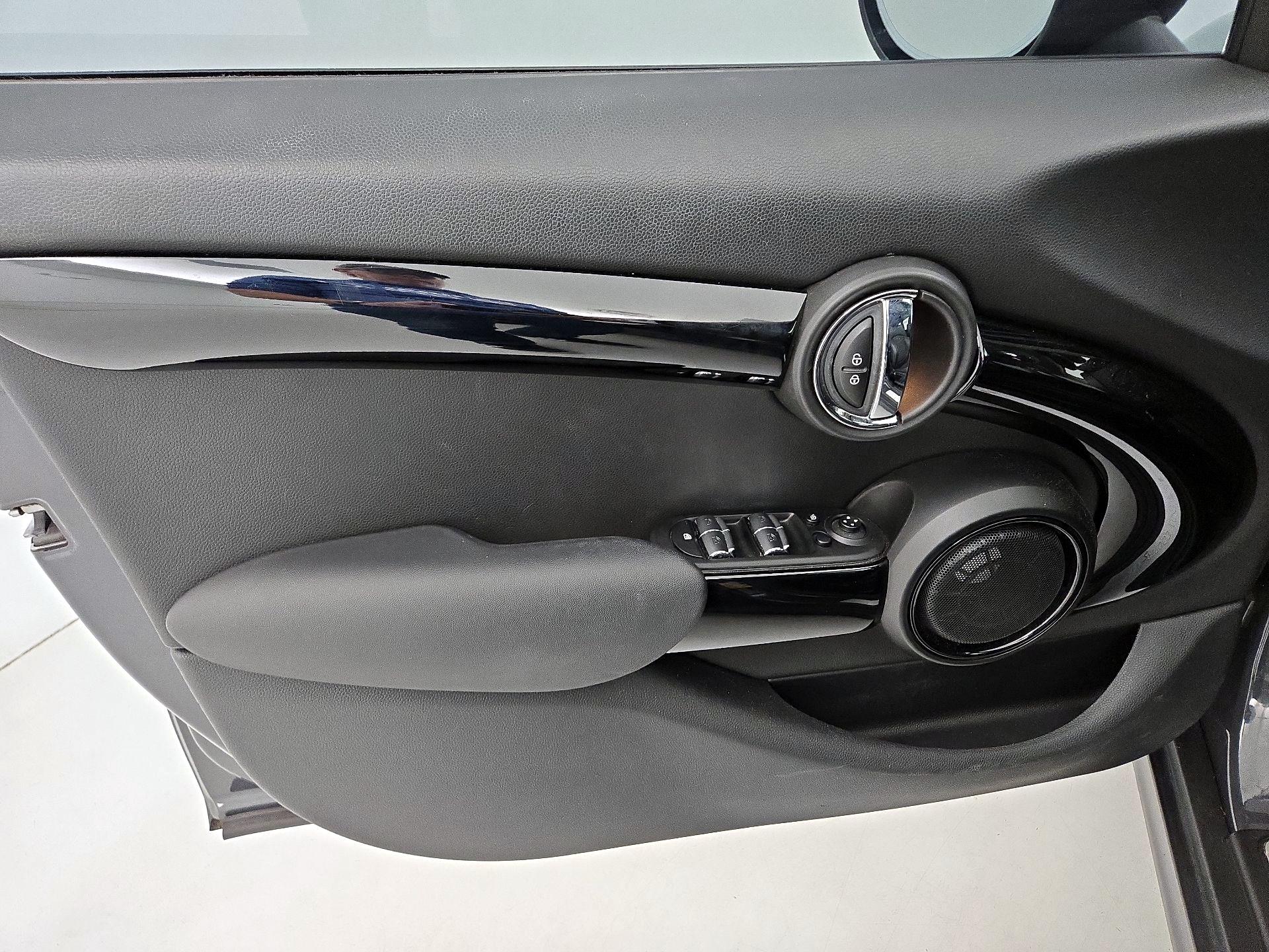 Thumbnail: 2019 MINI Cooper Hardtop - 12