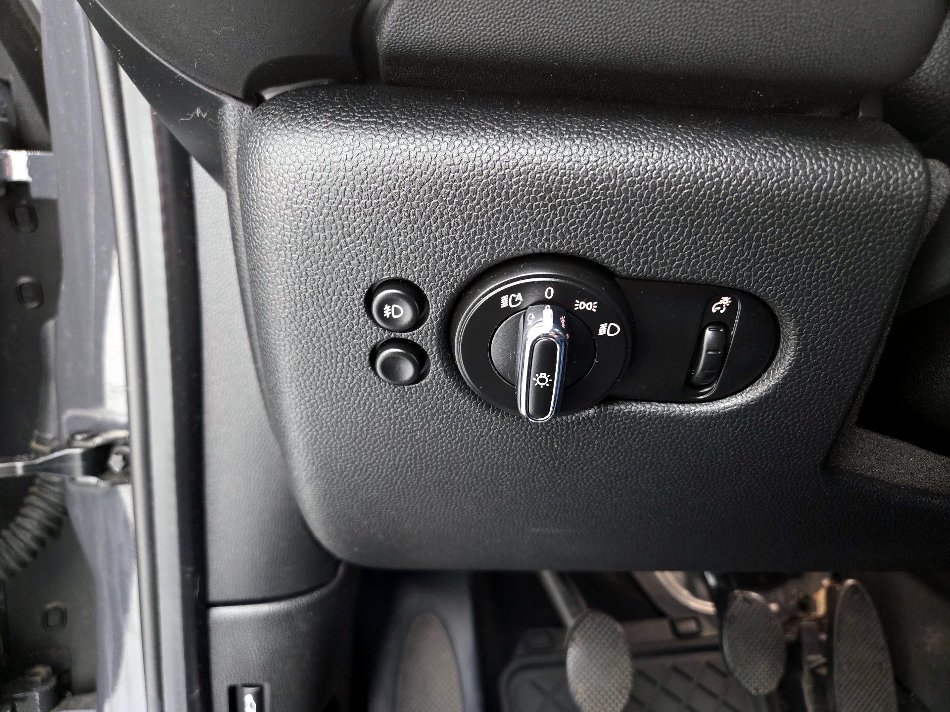 Thumbnail: 2019 MINI Cooper Hardtop - 13