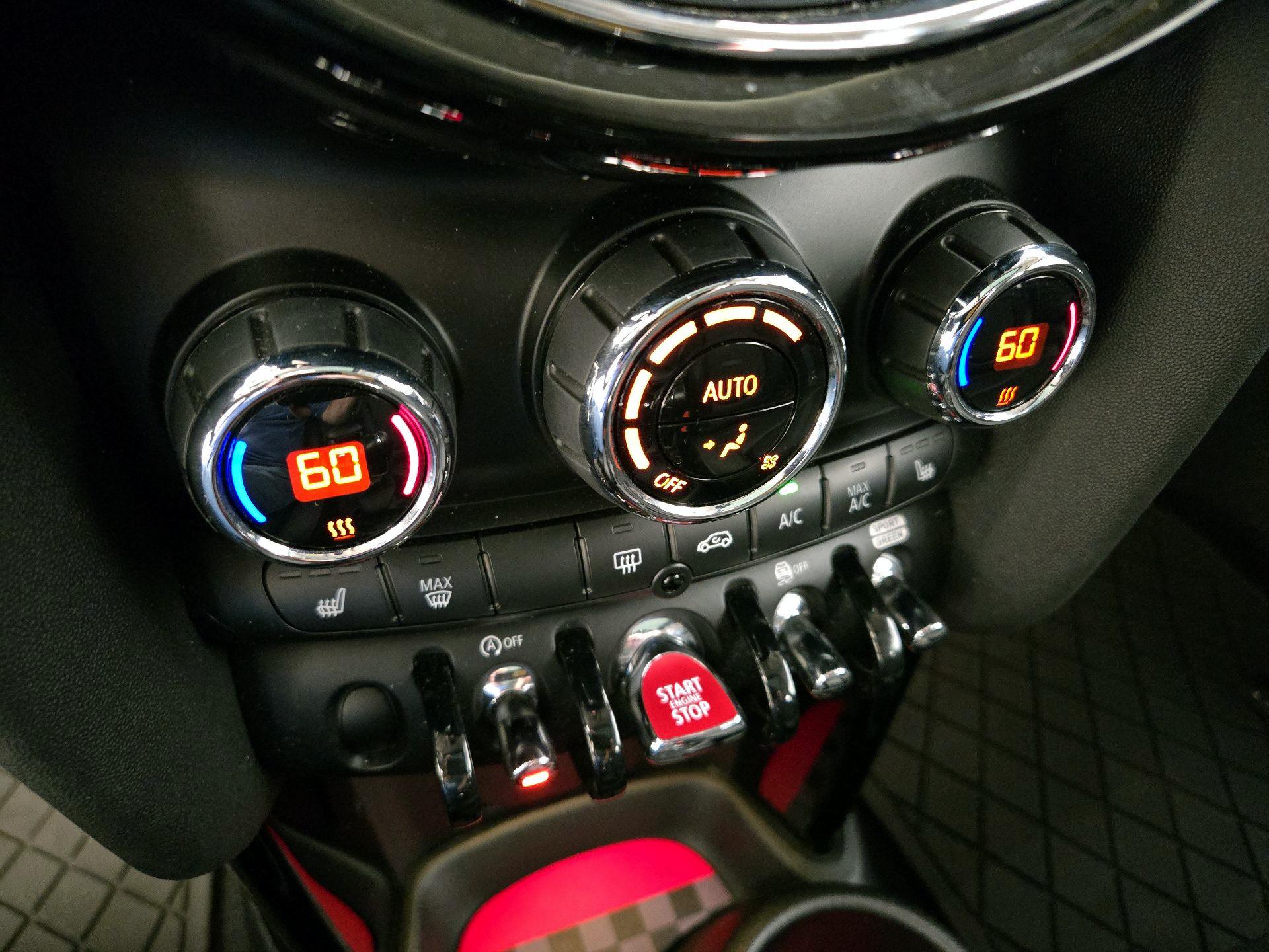 Thumbnail: 2019 MINI Cooper Hardtop - 17