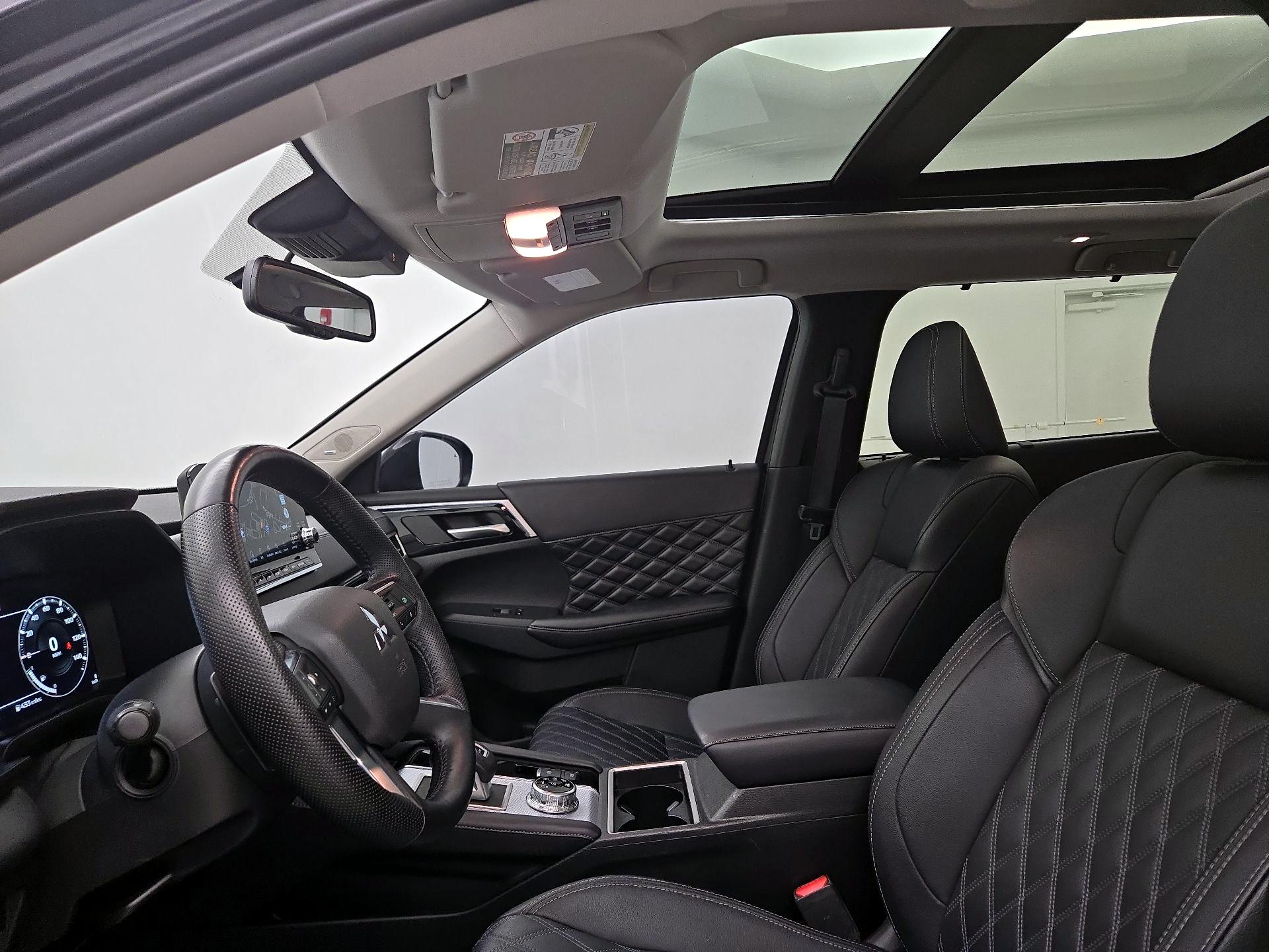 Thumbnail: 2024 Mitsubishi Outlander - 20
