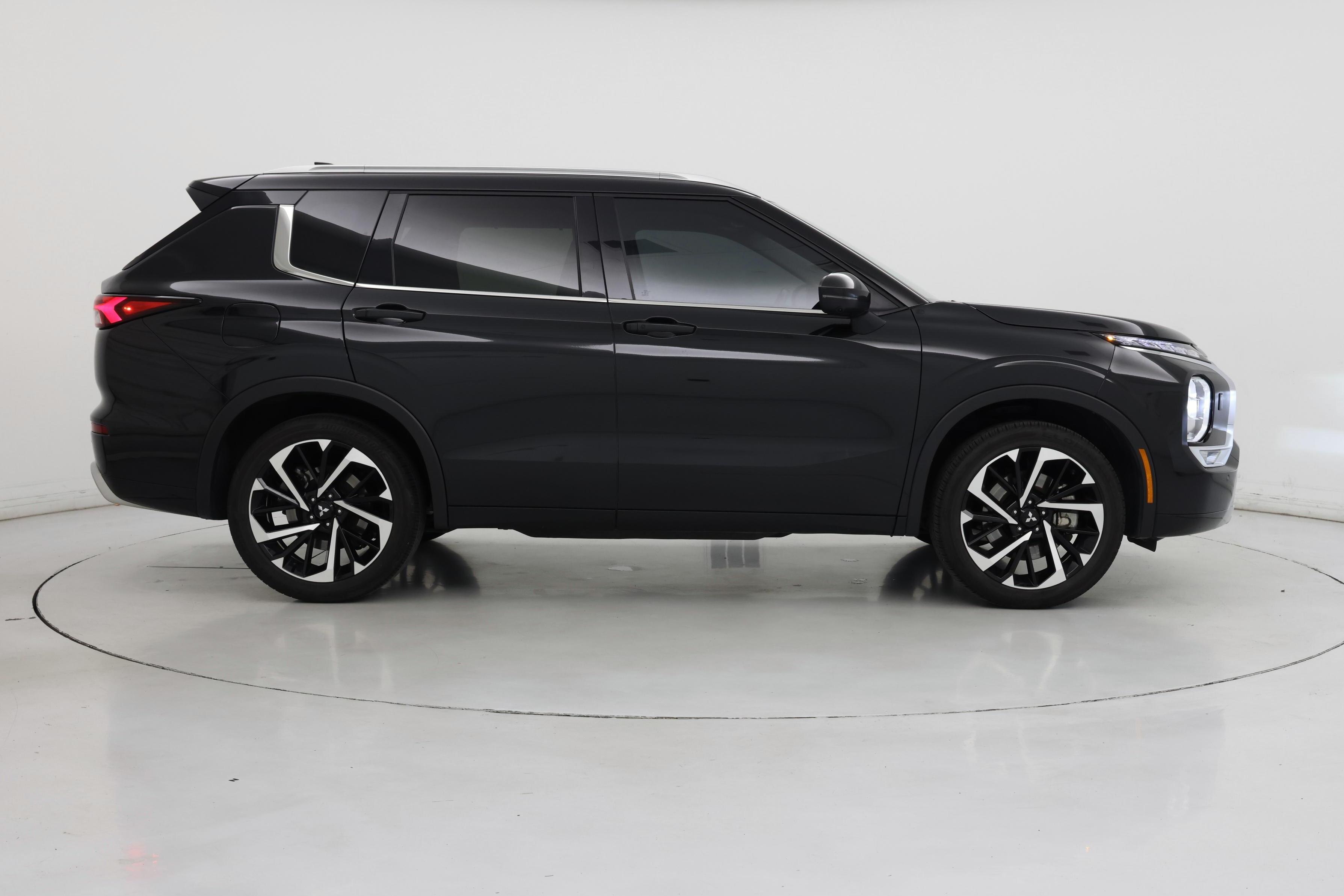 Thumbnail: 2024 Mitsubishi Outlander - 7