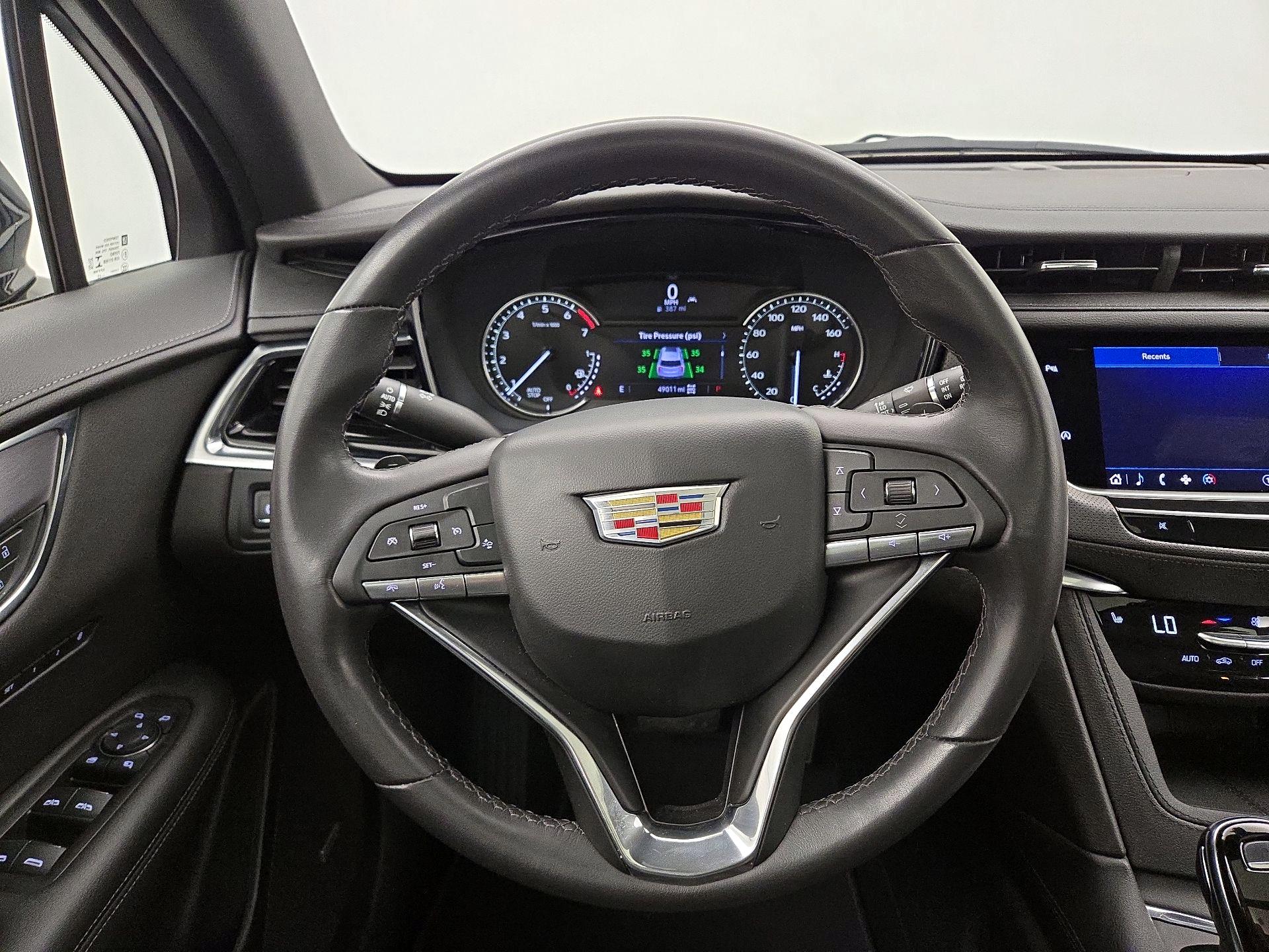 Thumbnail: 2023 Cadillac XT6 - 10