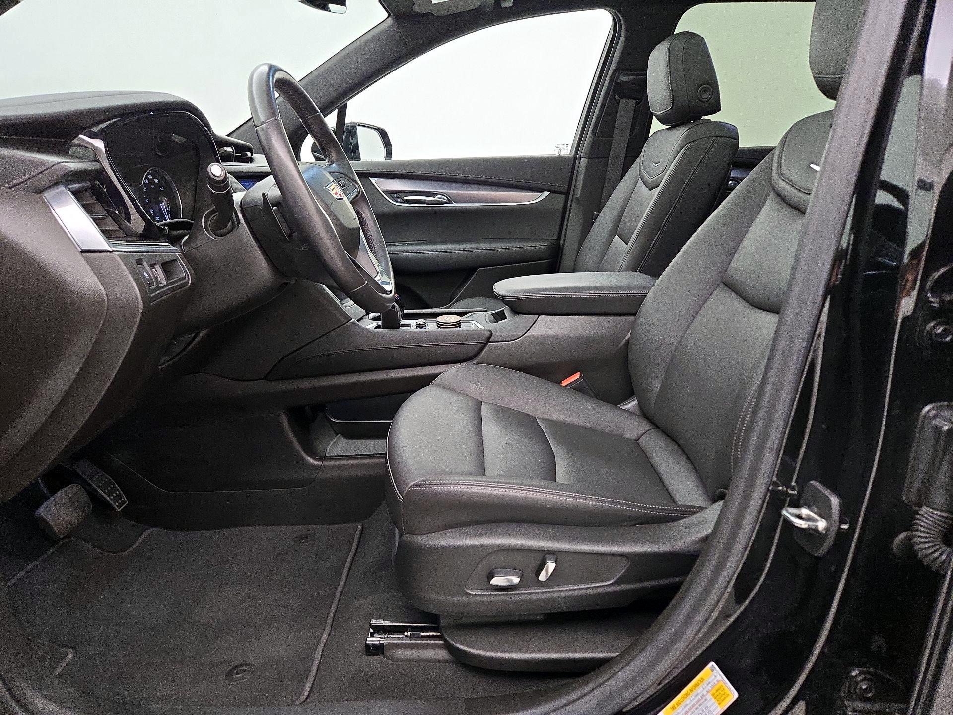Thumbnail: 2023 Cadillac XT6 - 11