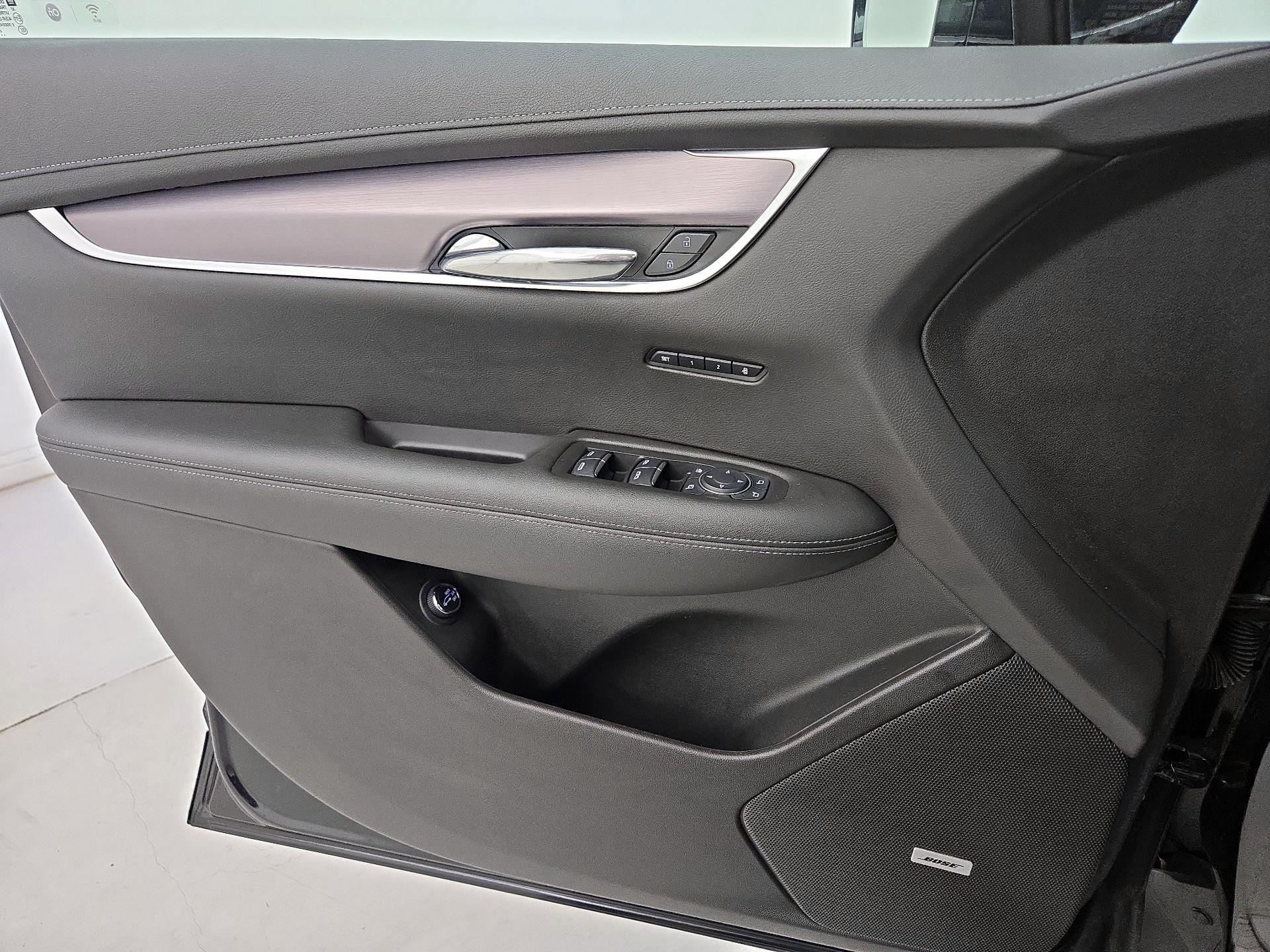 Thumbnail: 2023 Cadillac XT6 - 12