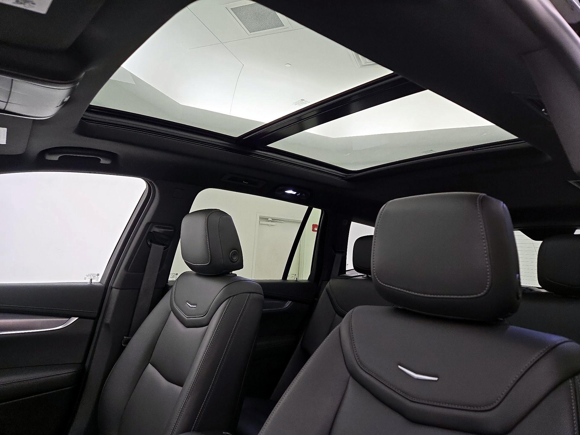 Thumbnail: 2023 Cadillac XT6 - 19