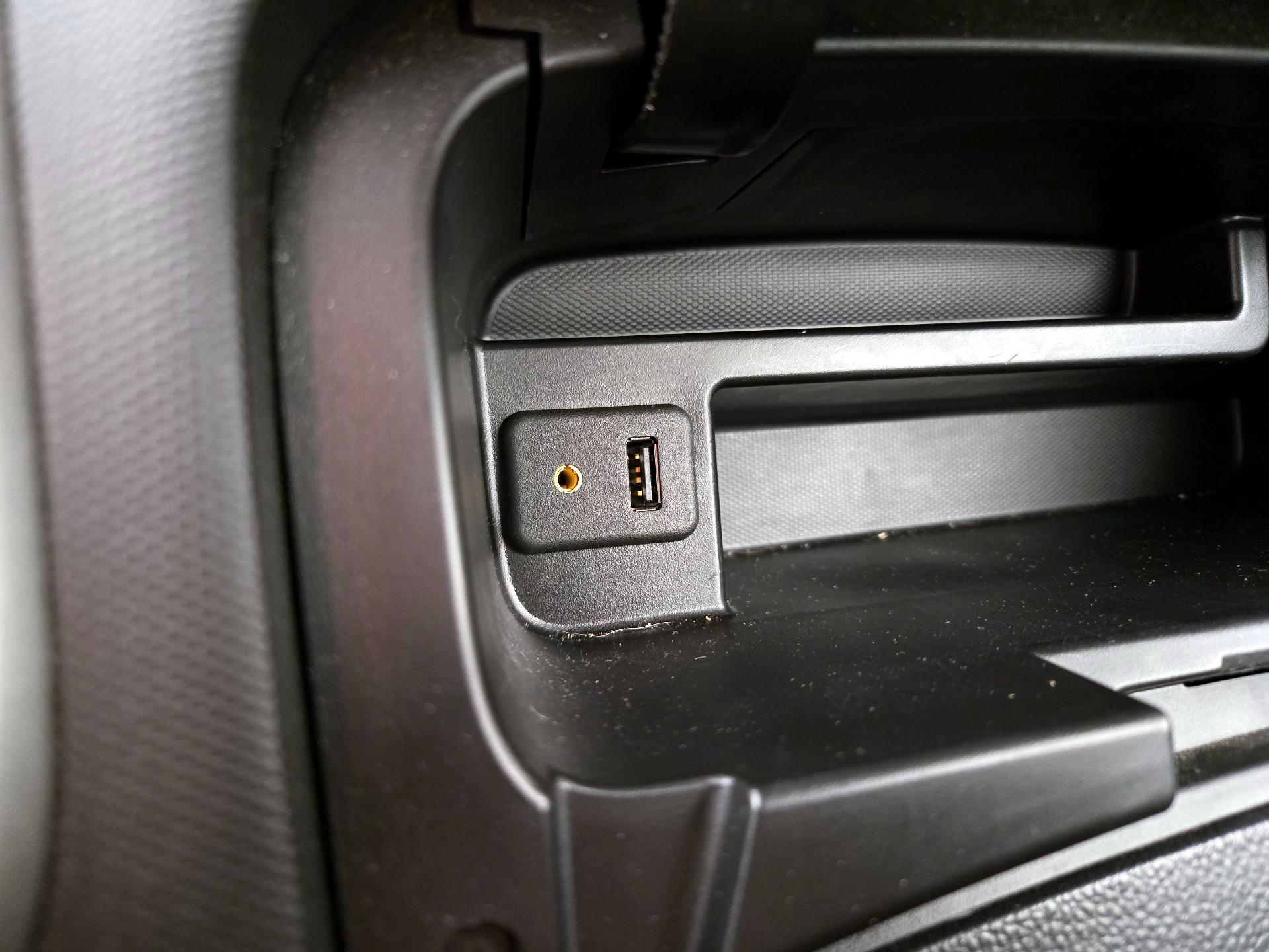 Thumbnail: 2015 Chevrolet Sonic - 18
