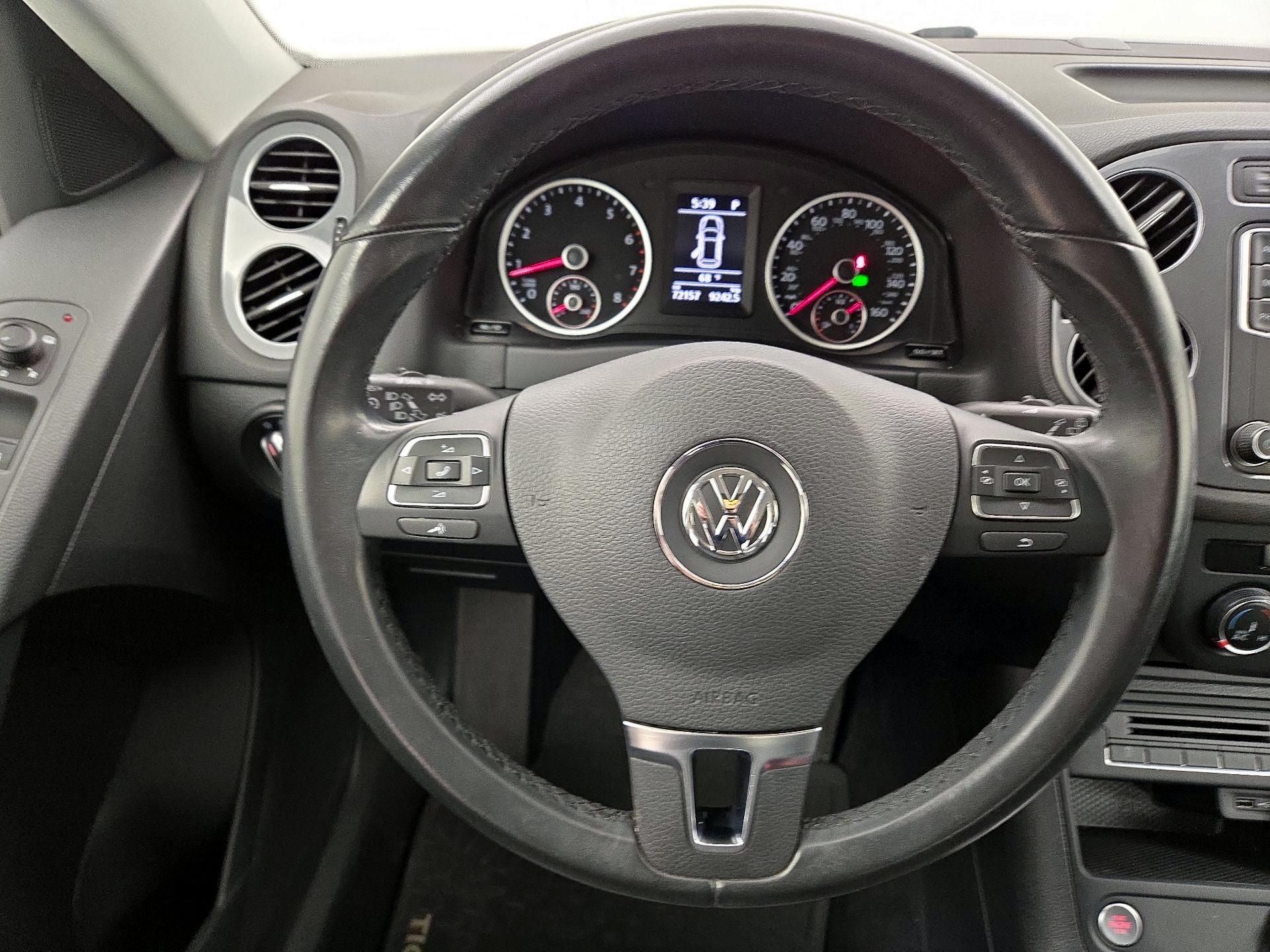 Thumbnail: 2016 Volkswagen Tiguan - 10