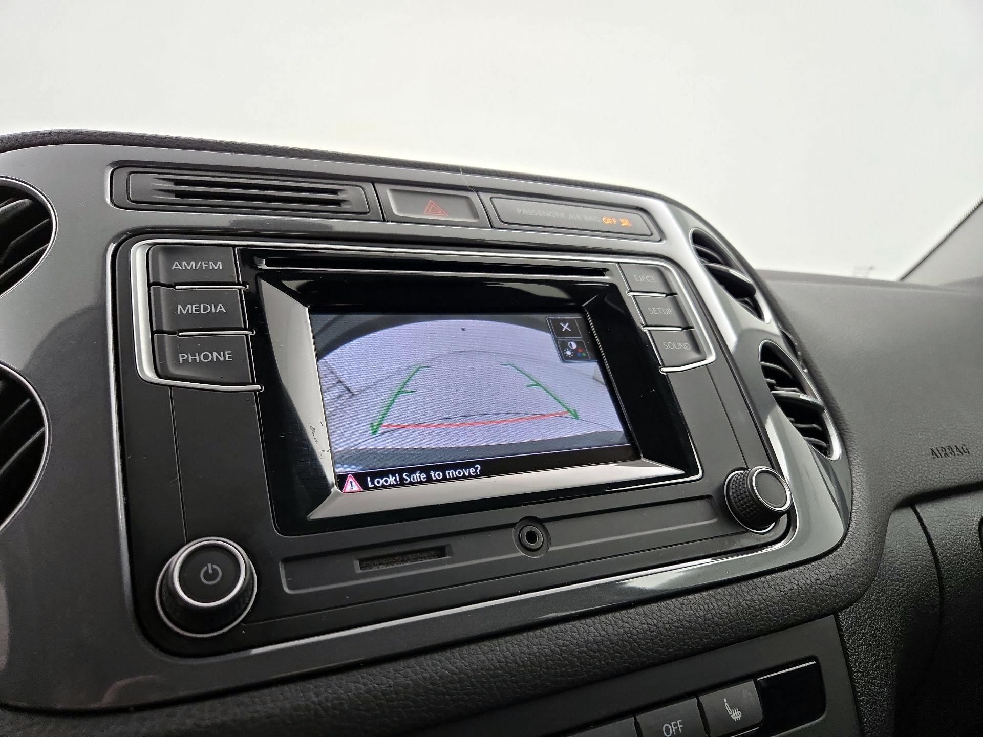 Thumbnail: 2016 Volkswagen Tiguan - 14
