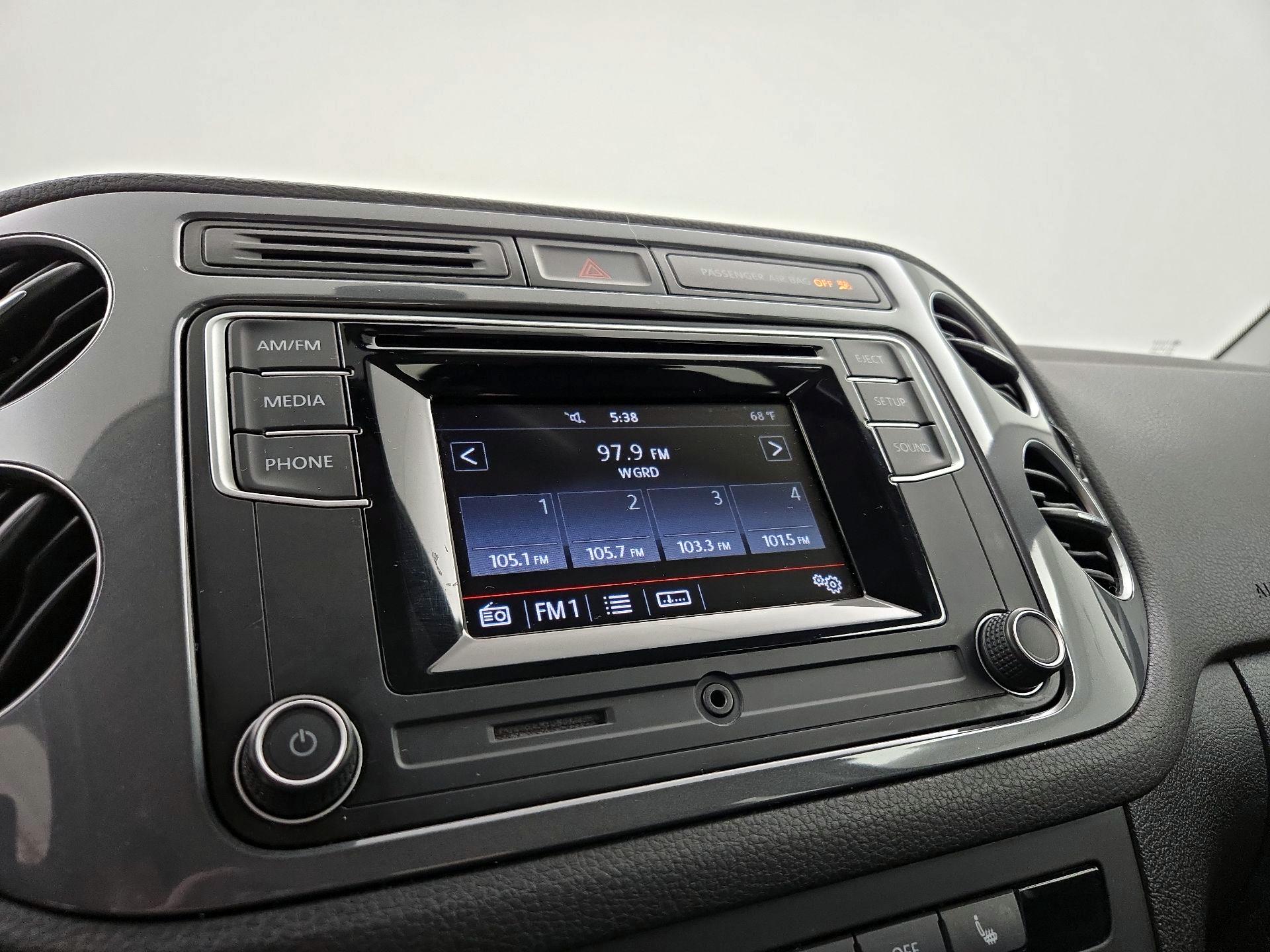Thumbnail: 2016 Volkswagen Tiguan - 15
