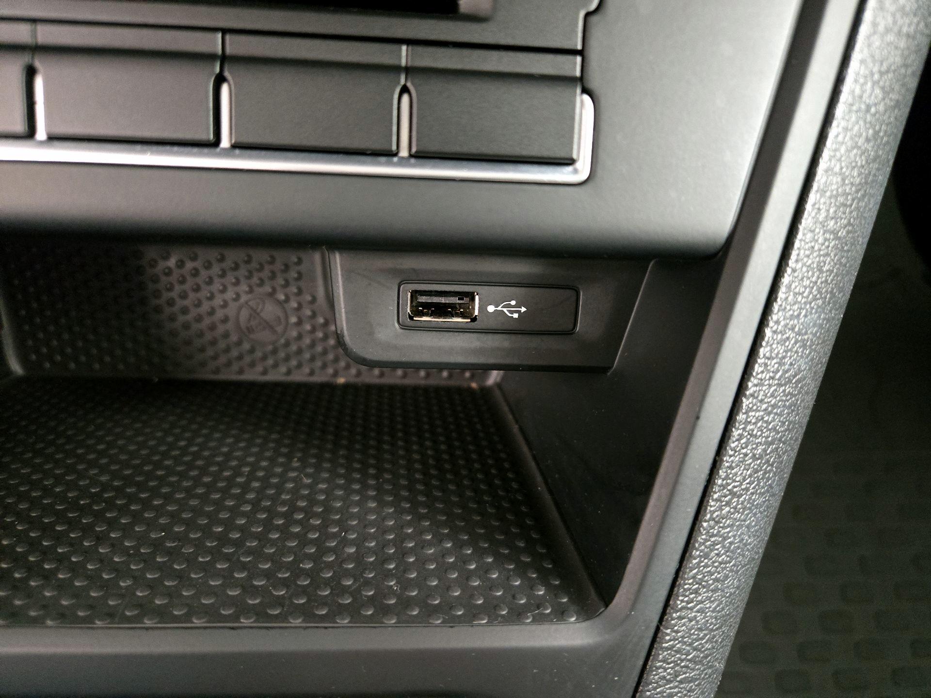 Thumbnail: 2016 Volkswagen Tiguan - 18