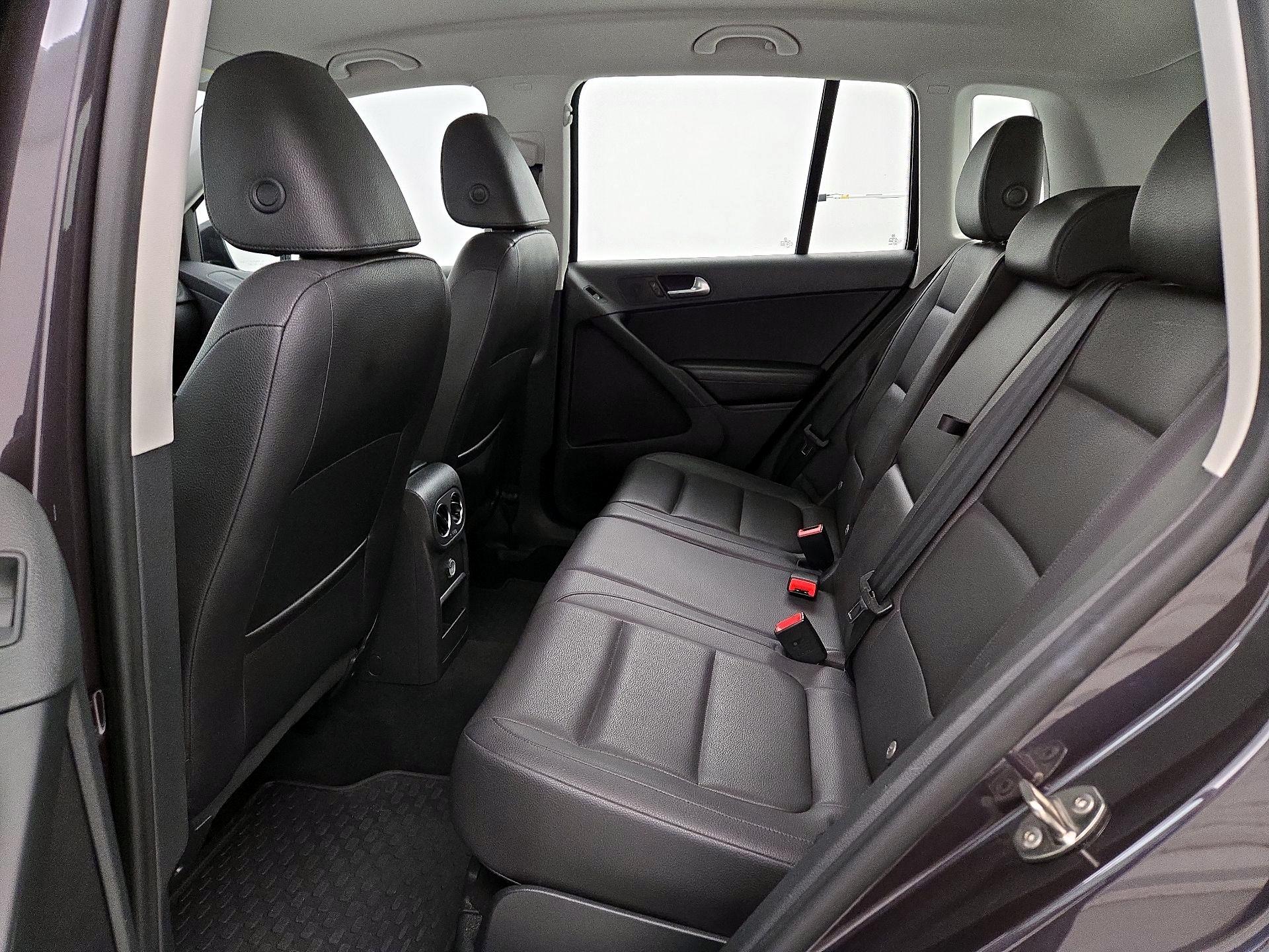 Thumbnail: 2016 Volkswagen Tiguan - 19