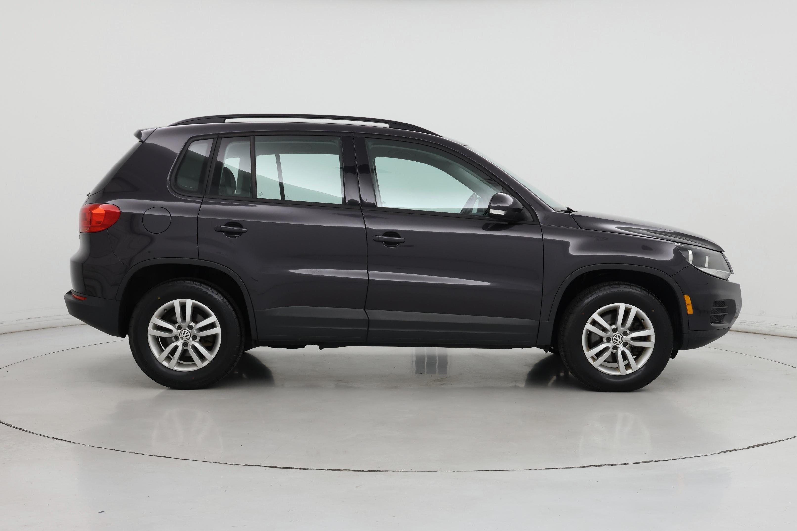 Thumbnail: 2016 Volkswagen Tiguan - 7