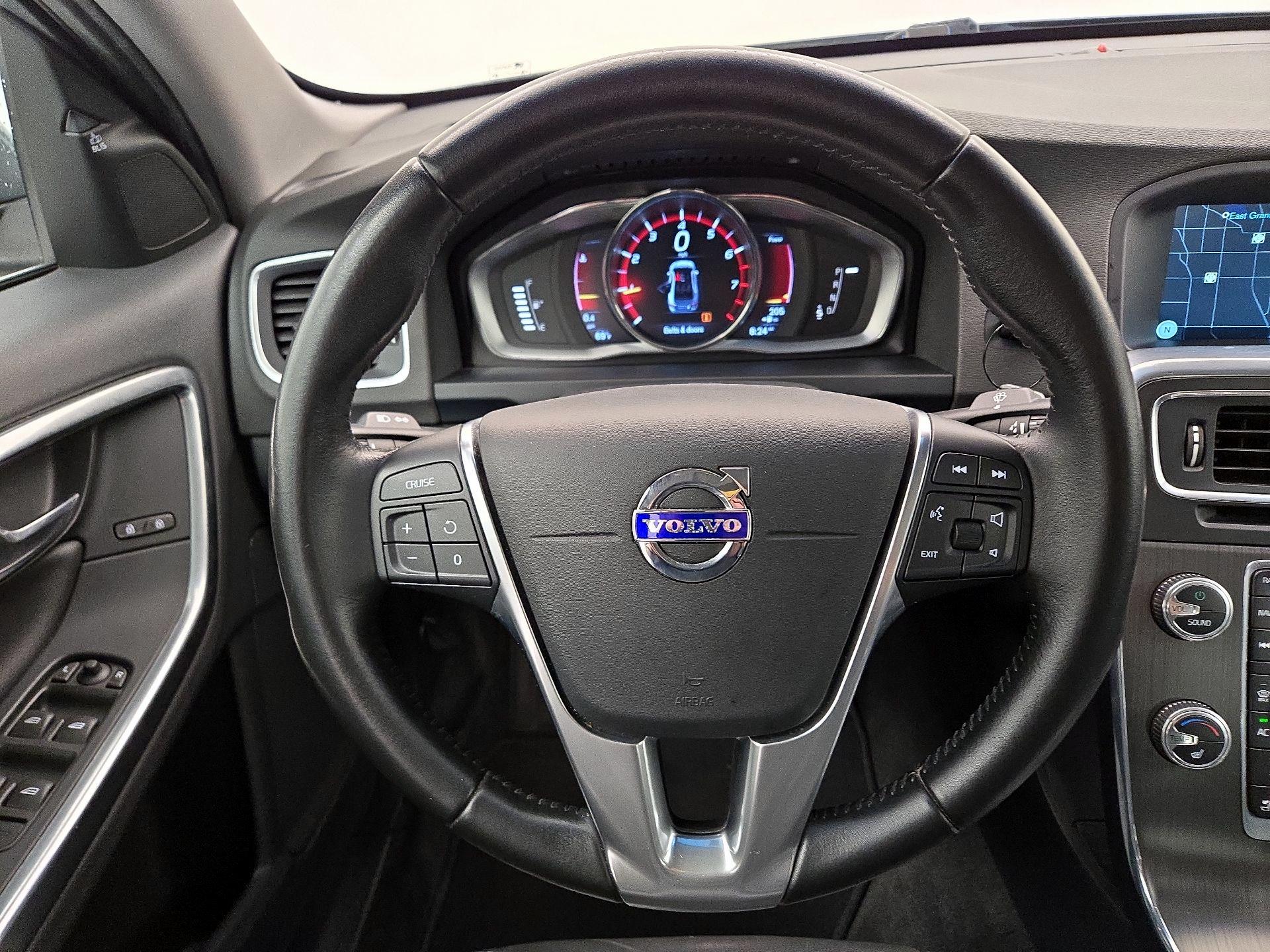 Thumbnail: 2016 Volvo S60 - 10