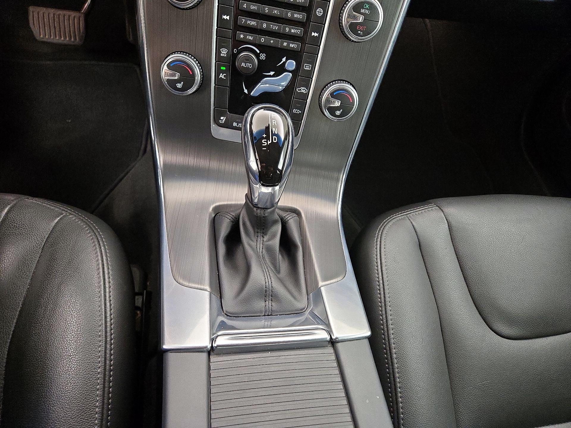 Thumbnail: 2016 Volvo S60 - 17