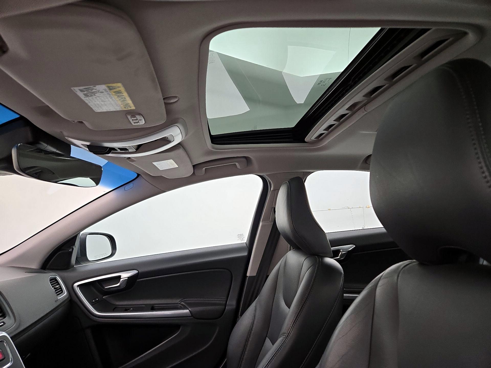 Thumbnail: 2016 Volvo S60 - 19