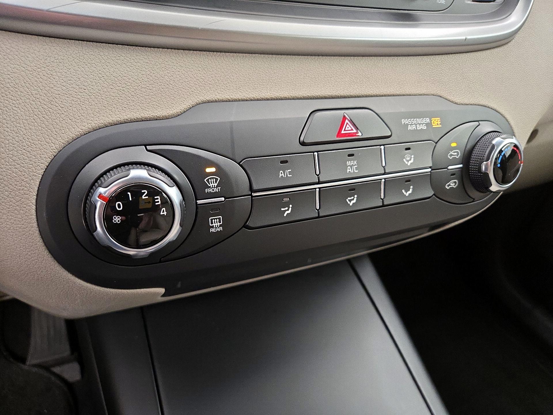 Thumbnail: 2017 Kia Sorento - 16
