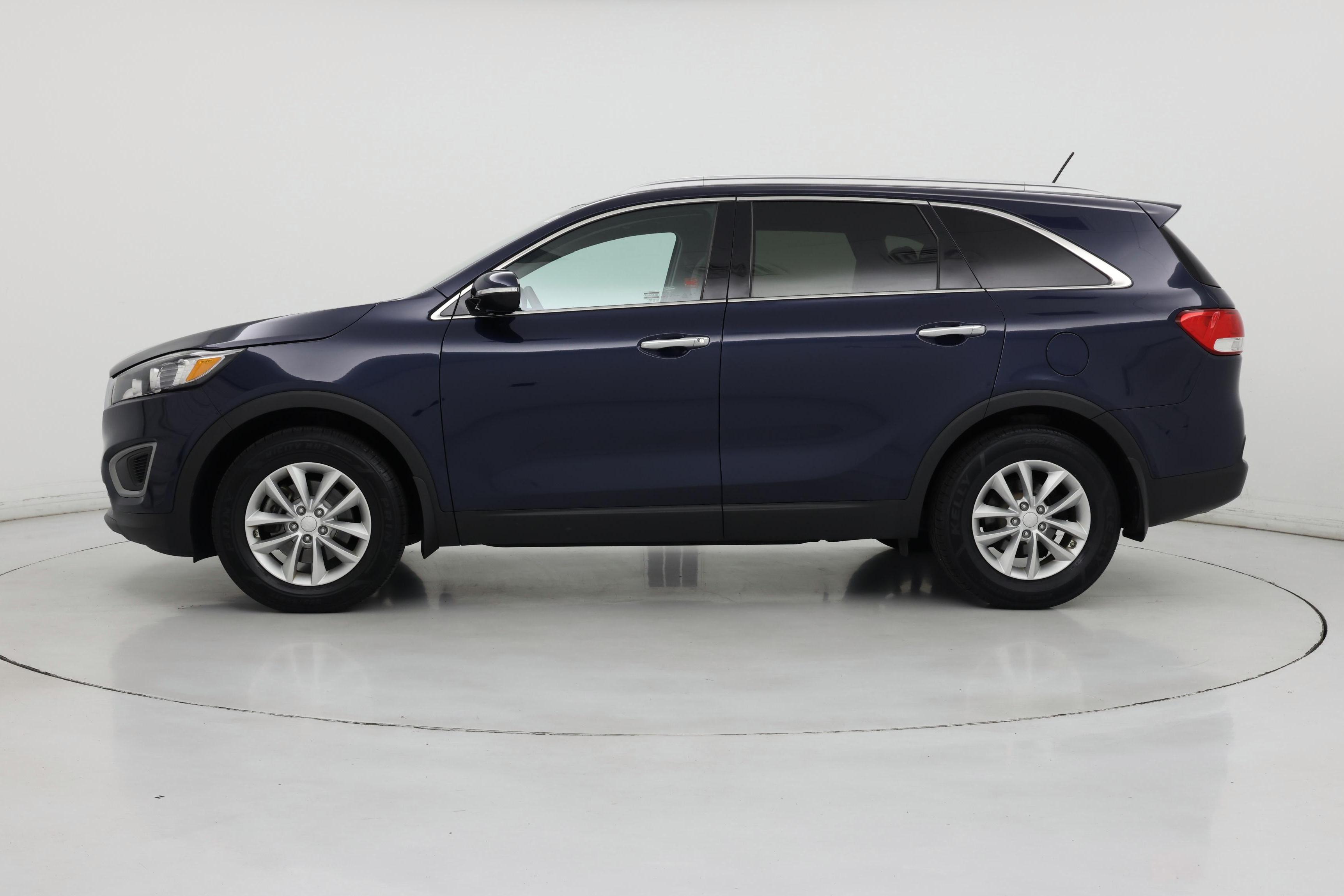 Thumbnail: 2017 Kia Sorento - 3