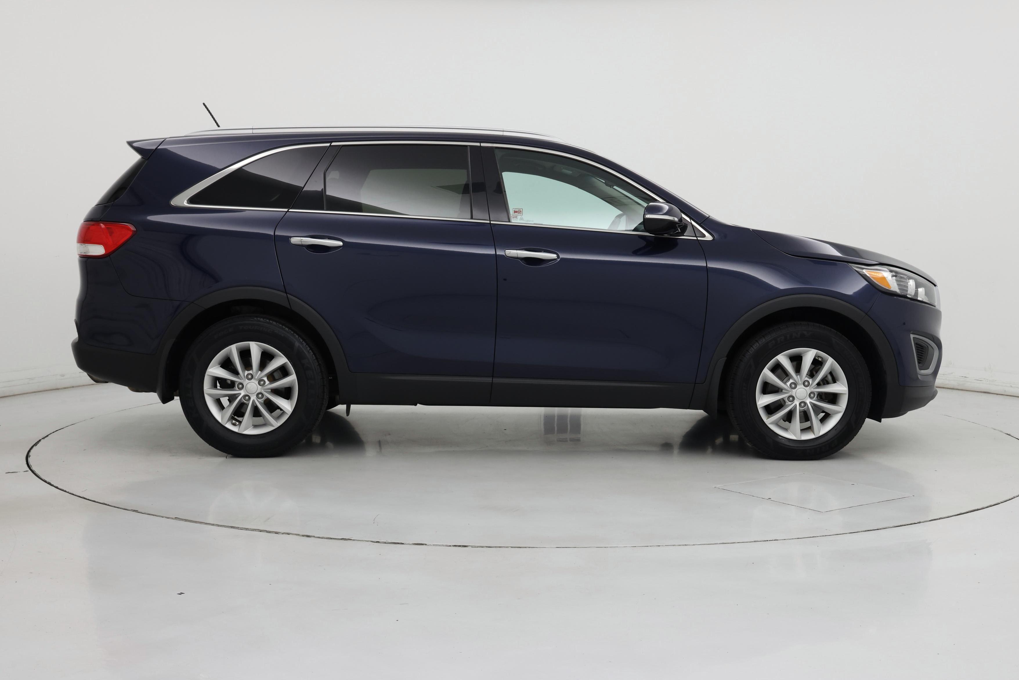 Thumbnail: 2017 Kia Sorento - 7