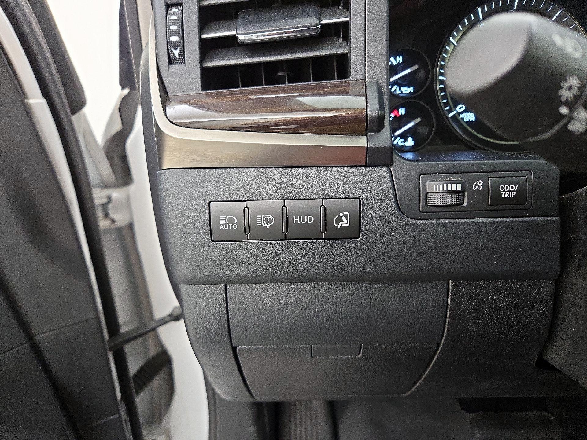 Thumbnail: 2018 Lexus LX - 13