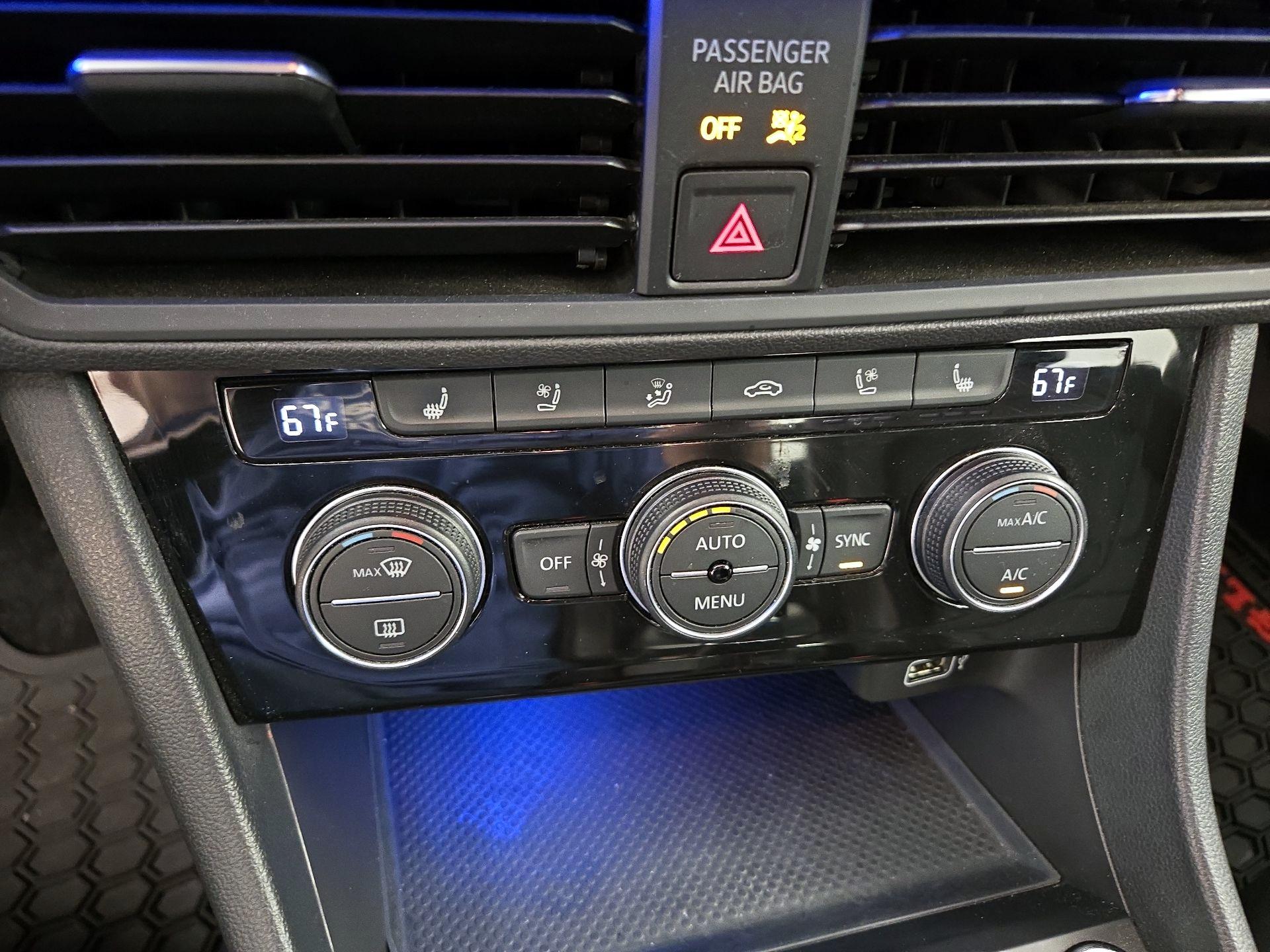Thumbnail: 2019 Volkswagen Jetta - 16