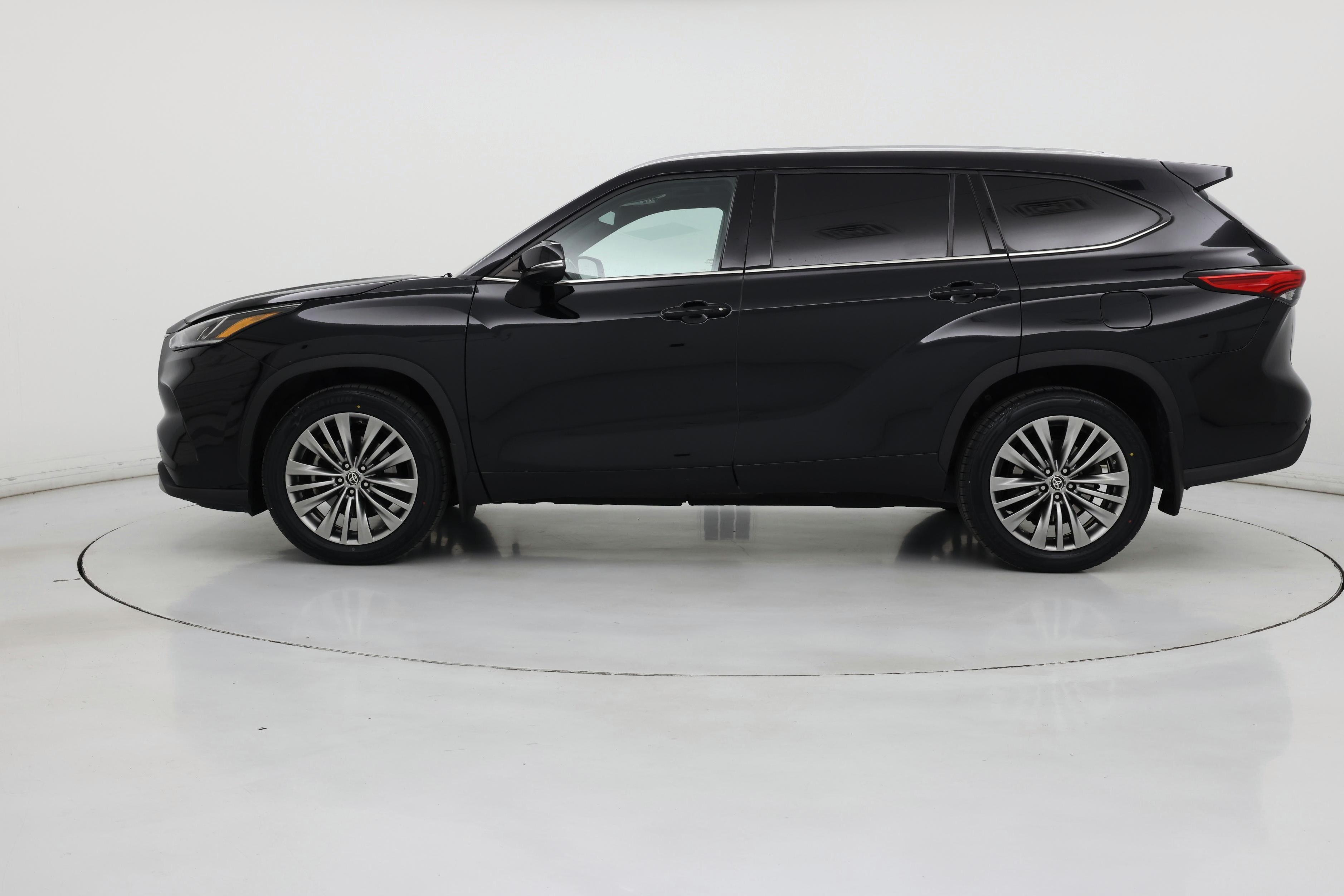 Thumbnail: 2021 Toyota Highlander - 3