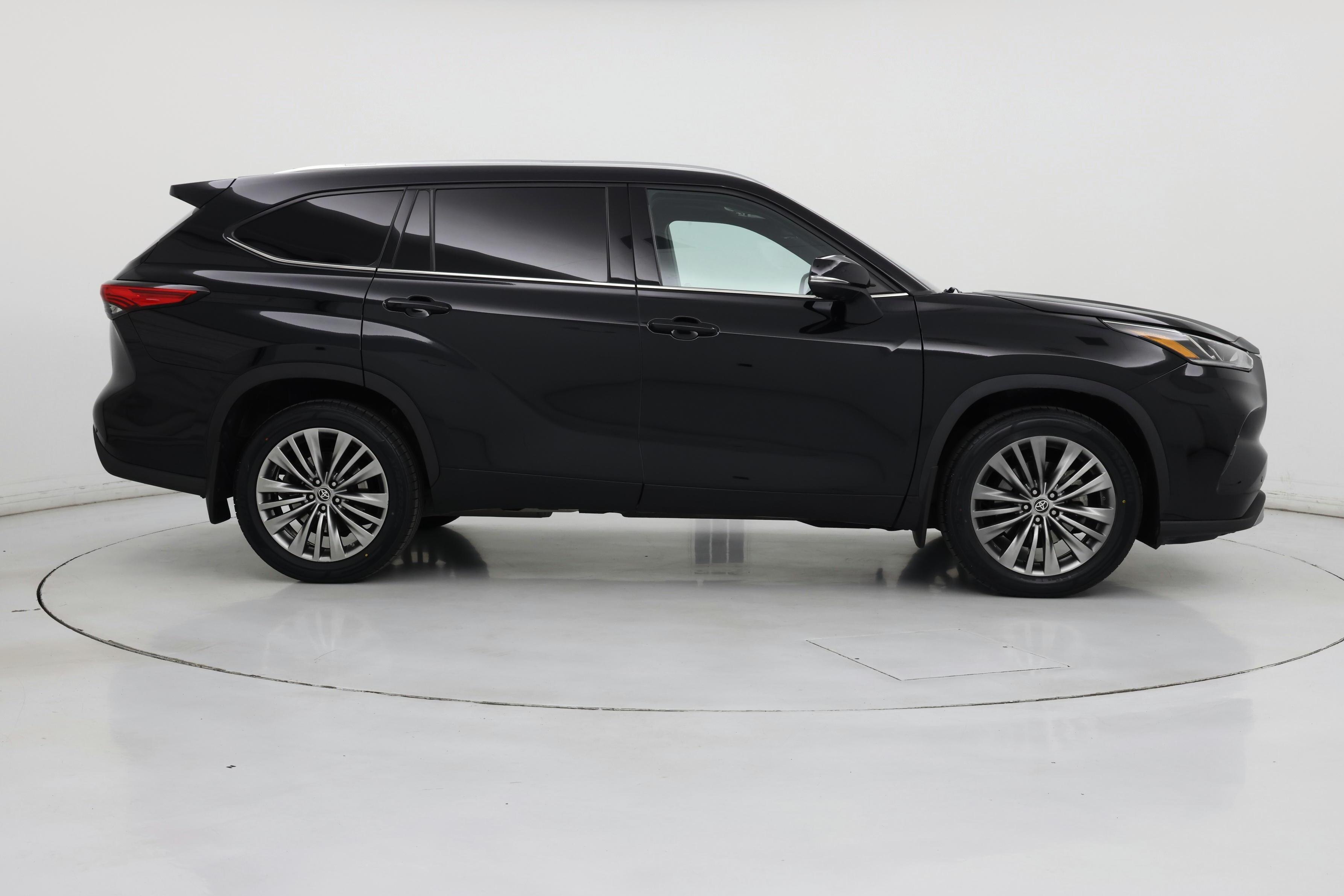 Thumbnail: 2021 Toyota Highlander - 7