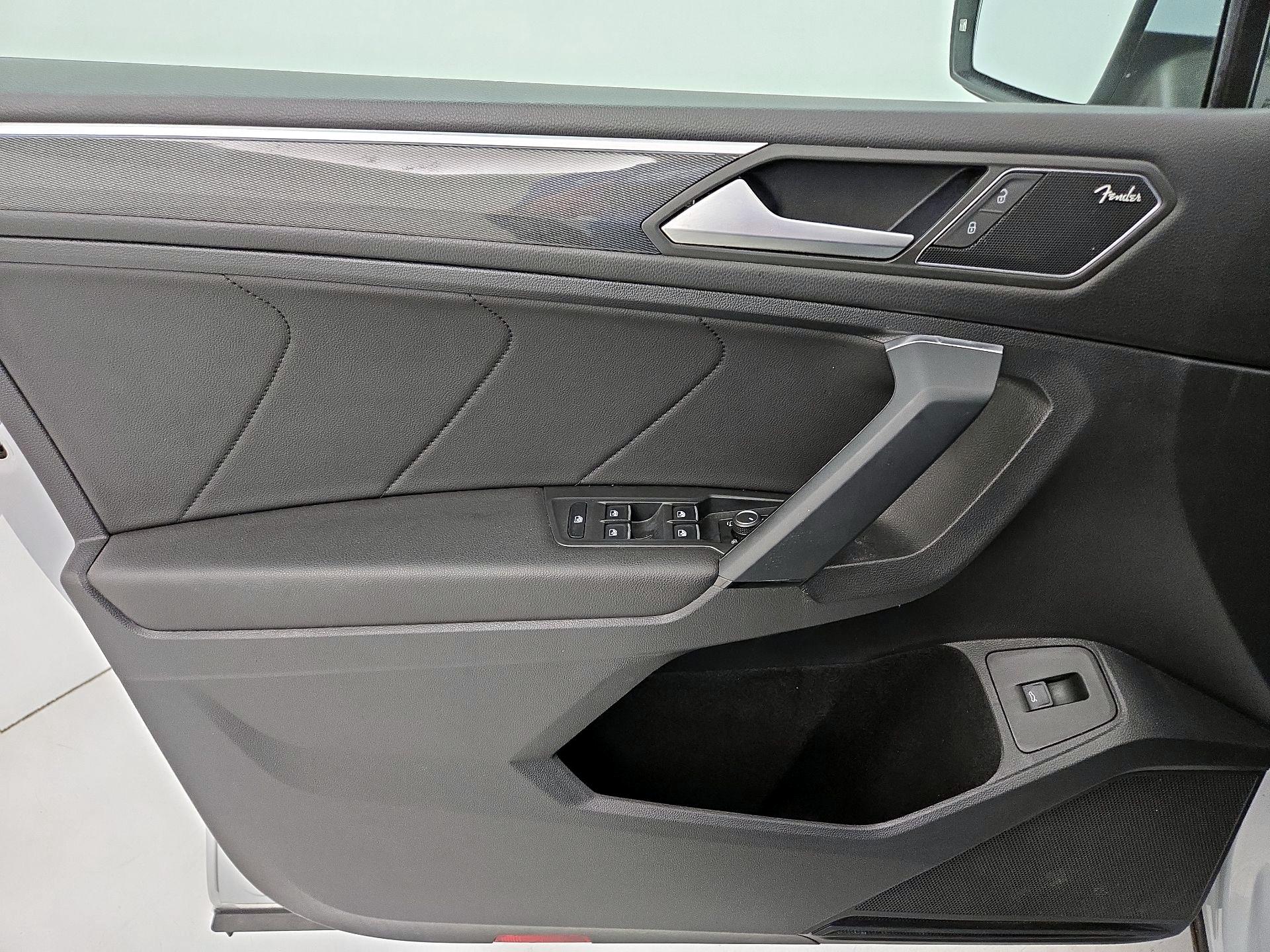 Thumbnail: 2019 Volkswagen Tiguan - 12