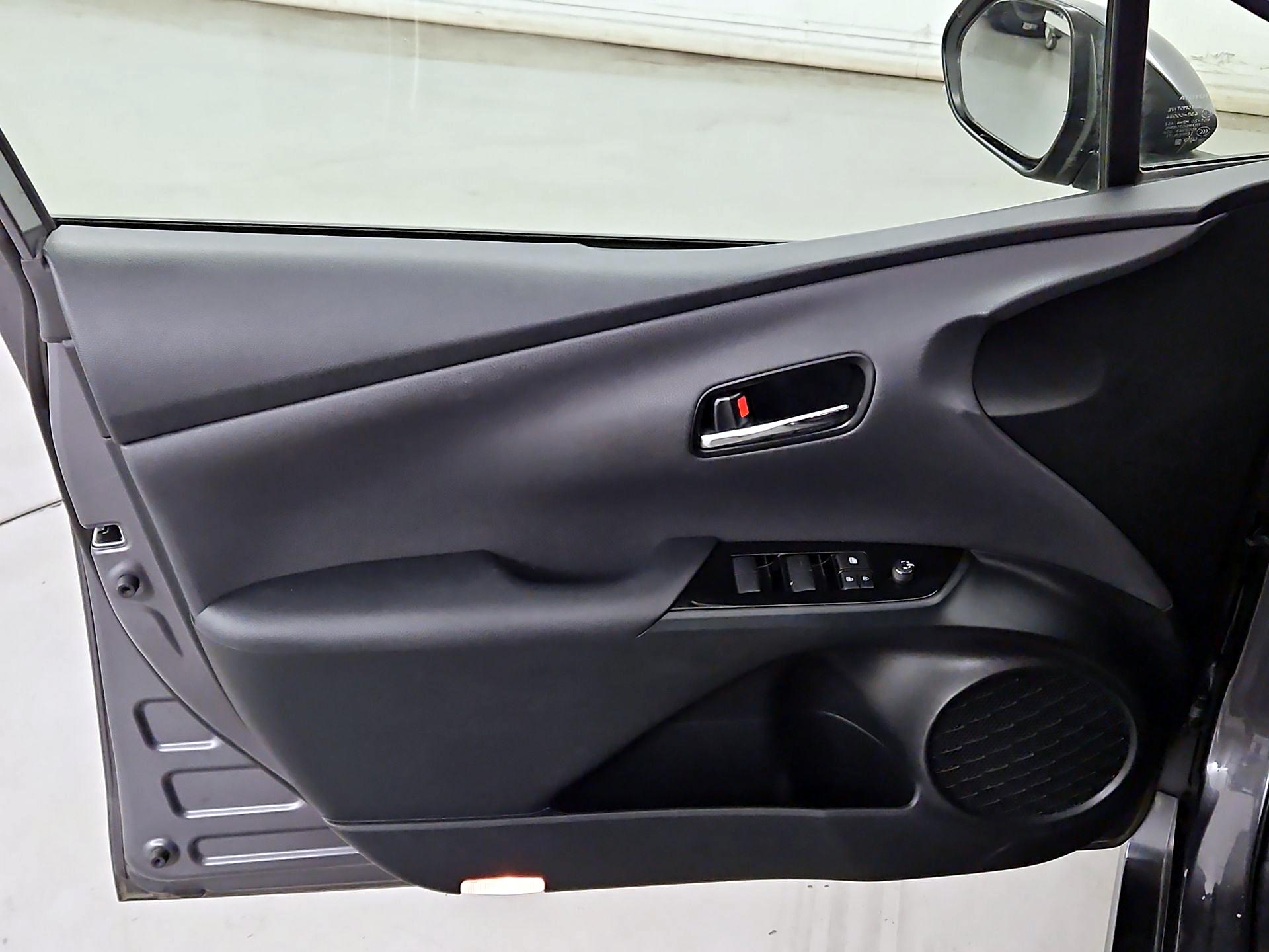 Thumbnail: 2022 Toyota Prius - 12