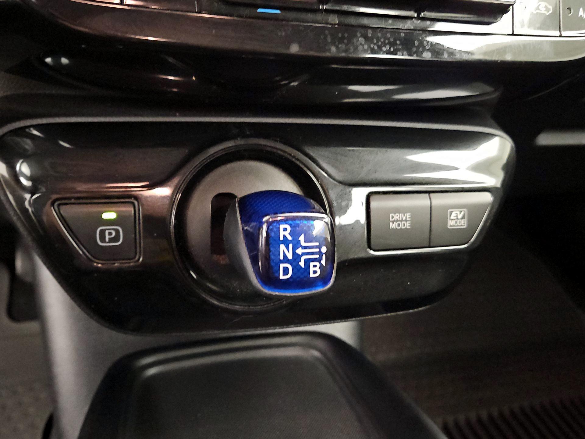 Thumbnail: 2022 Toyota Prius - 17