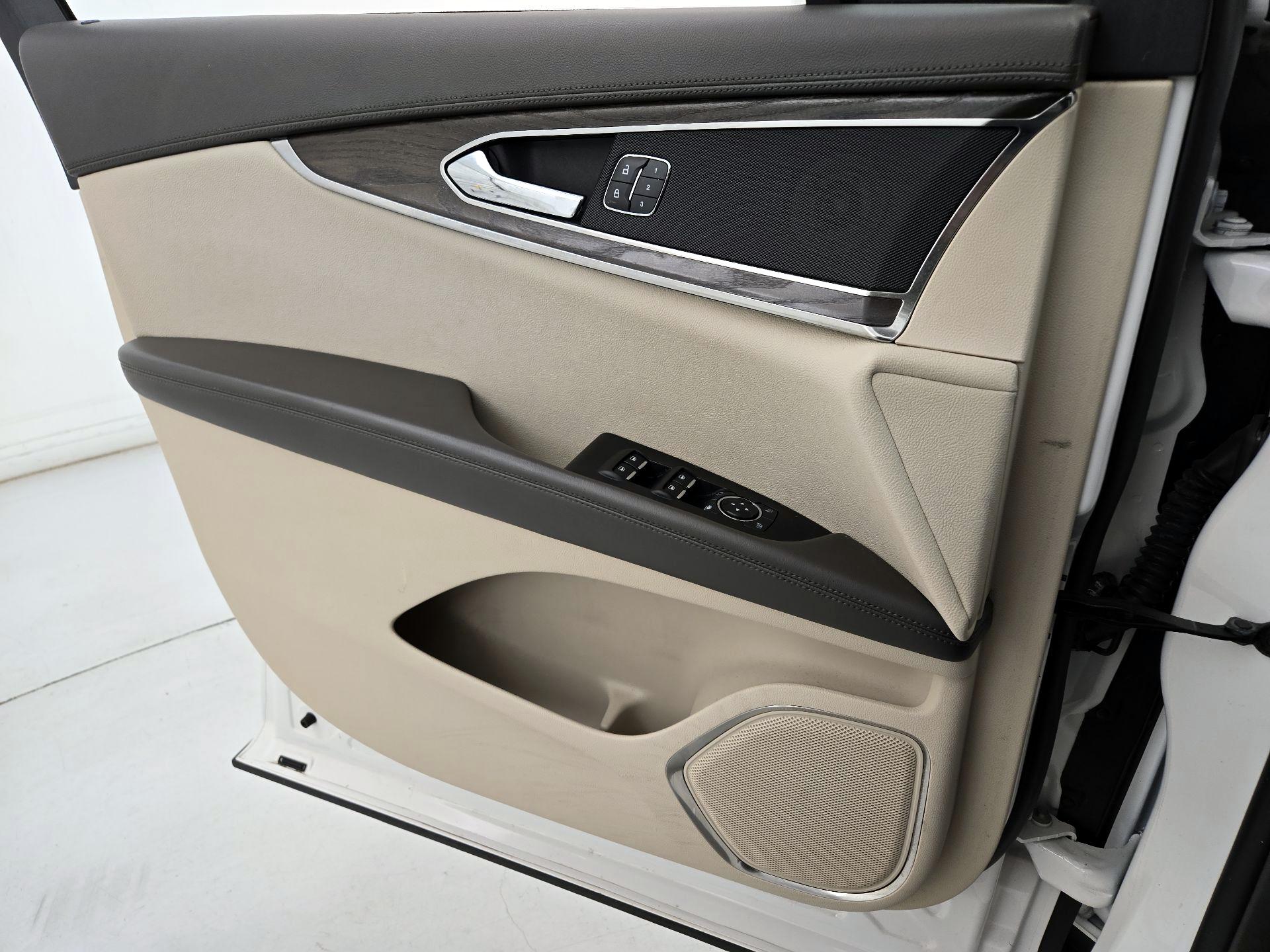 Thumbnail: 2019 Lincoln Nautilus - 12