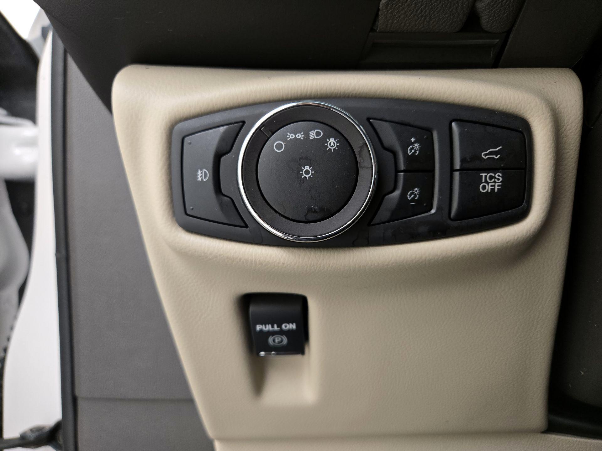 Thumbnail: 2019 Lincoln Nautilus - 13