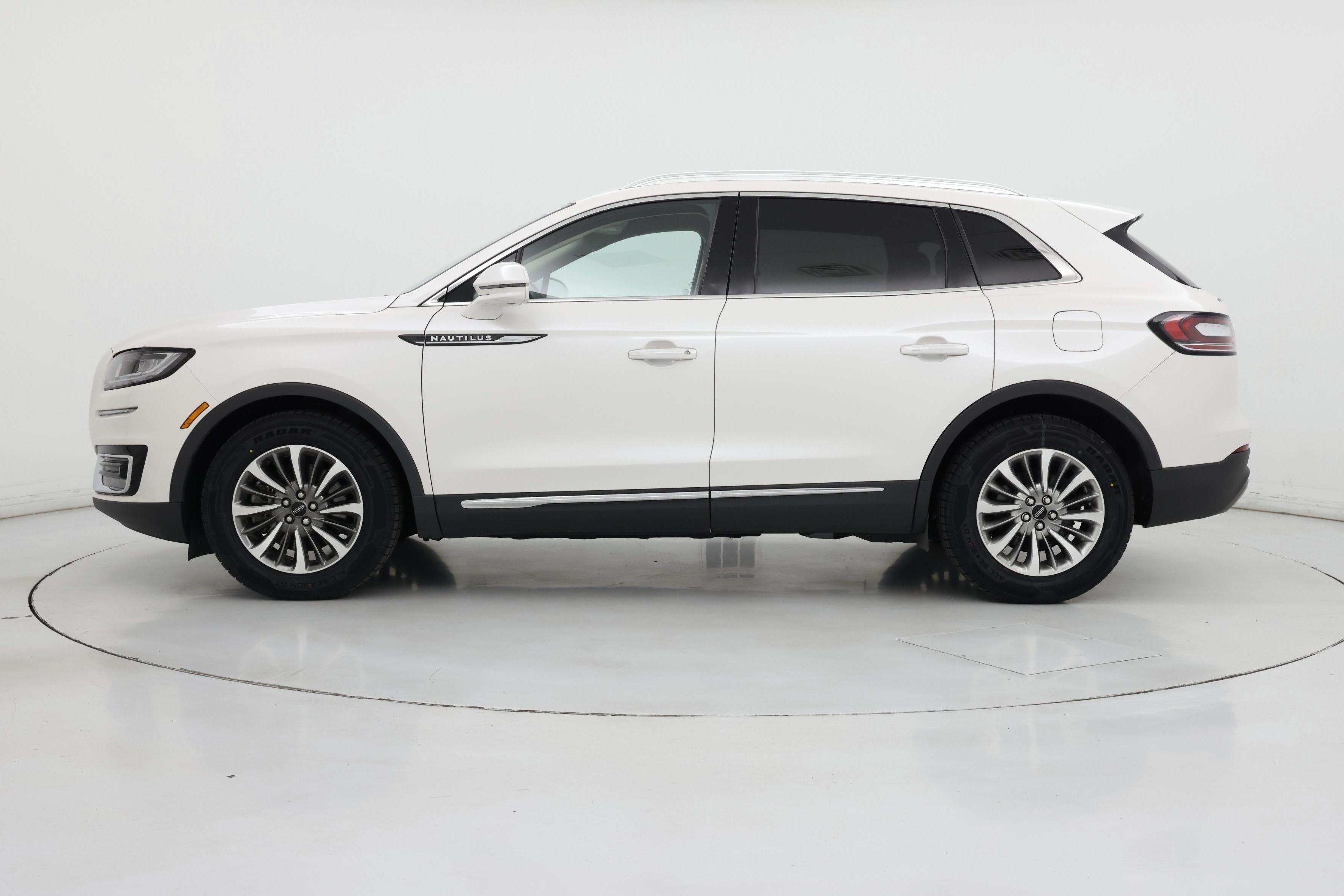 Thumbnail: 2019 Lincoln Nautilus - 3