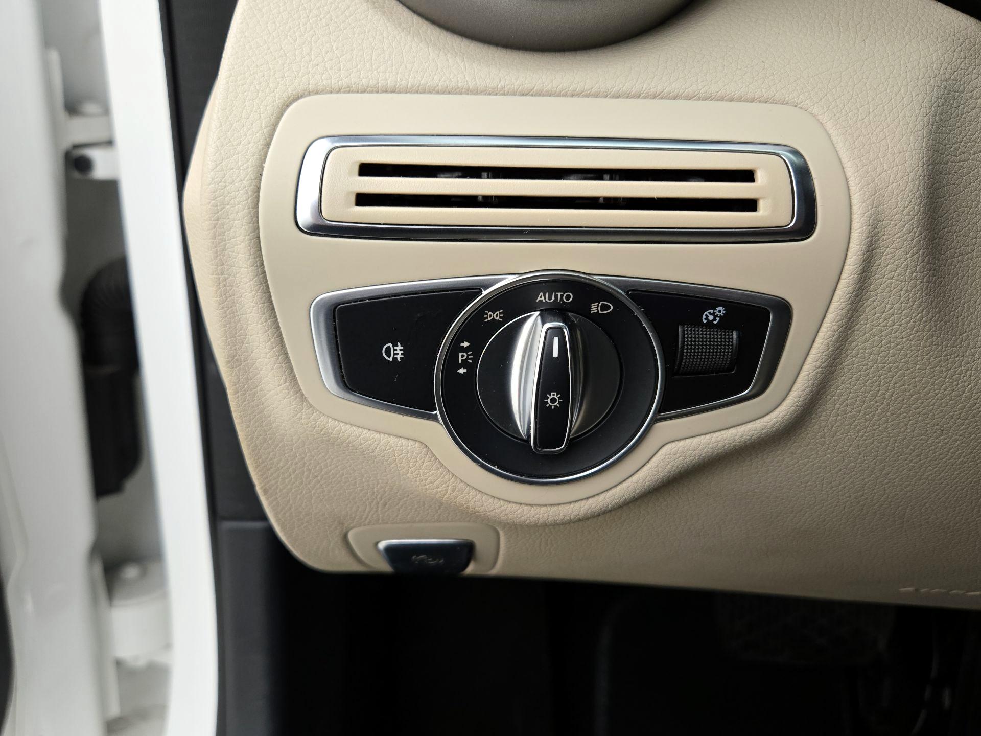 Thumbnail: 2018 Mercedes-Benz C-Class - 13