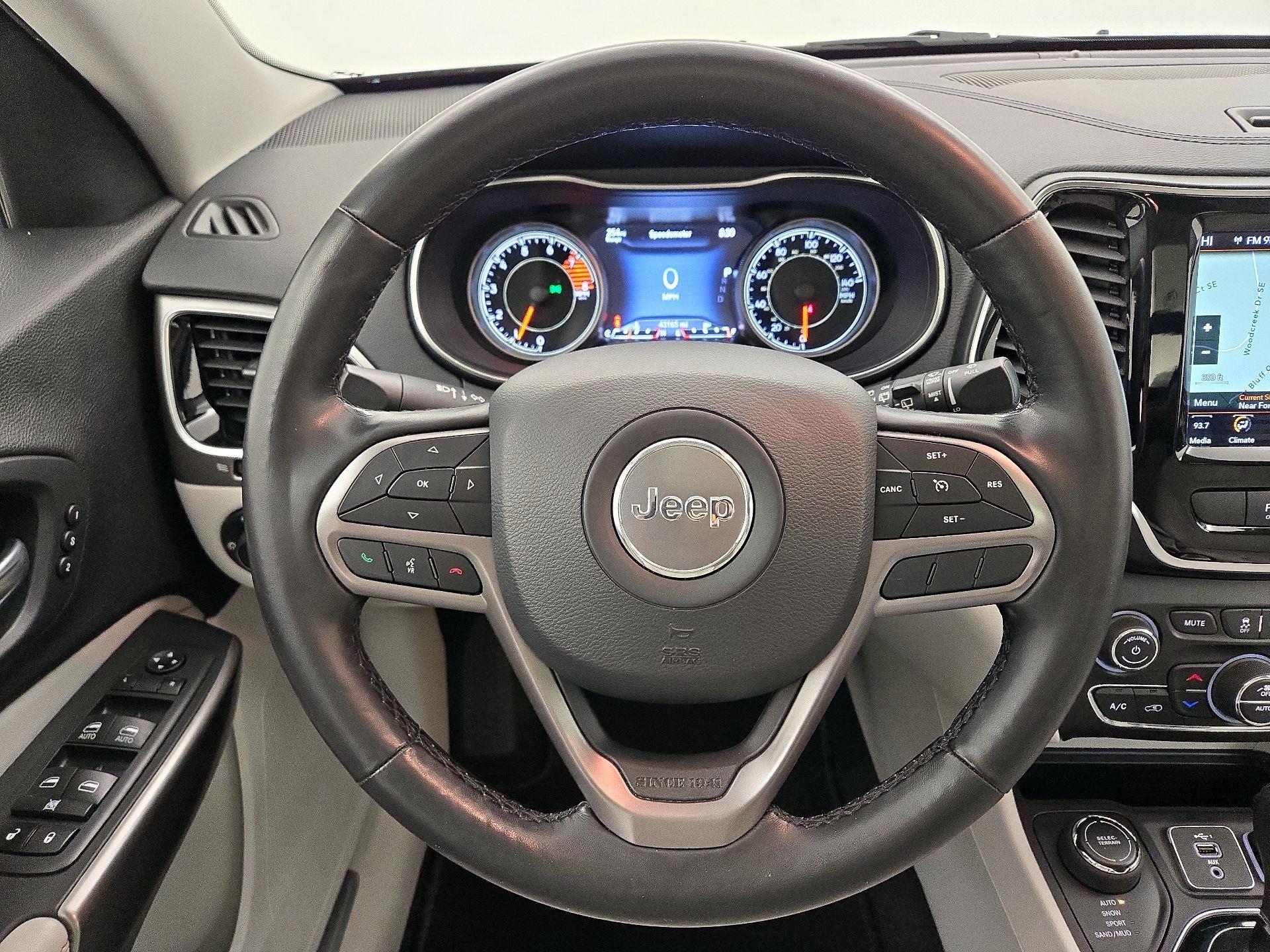 Thumbnail: 2020 Jeep Cherokee - 10