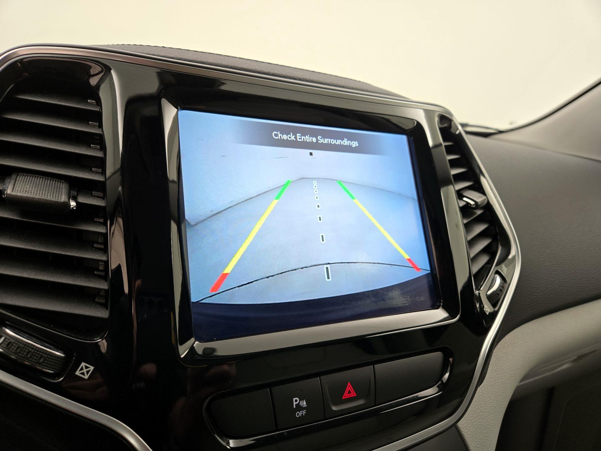 Thumbnail: 2020 Jeep Cherokee - 15